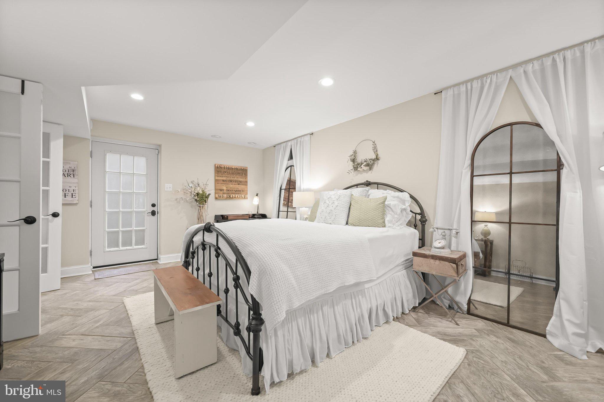 PEPPERMINT SPRINGS - Residential