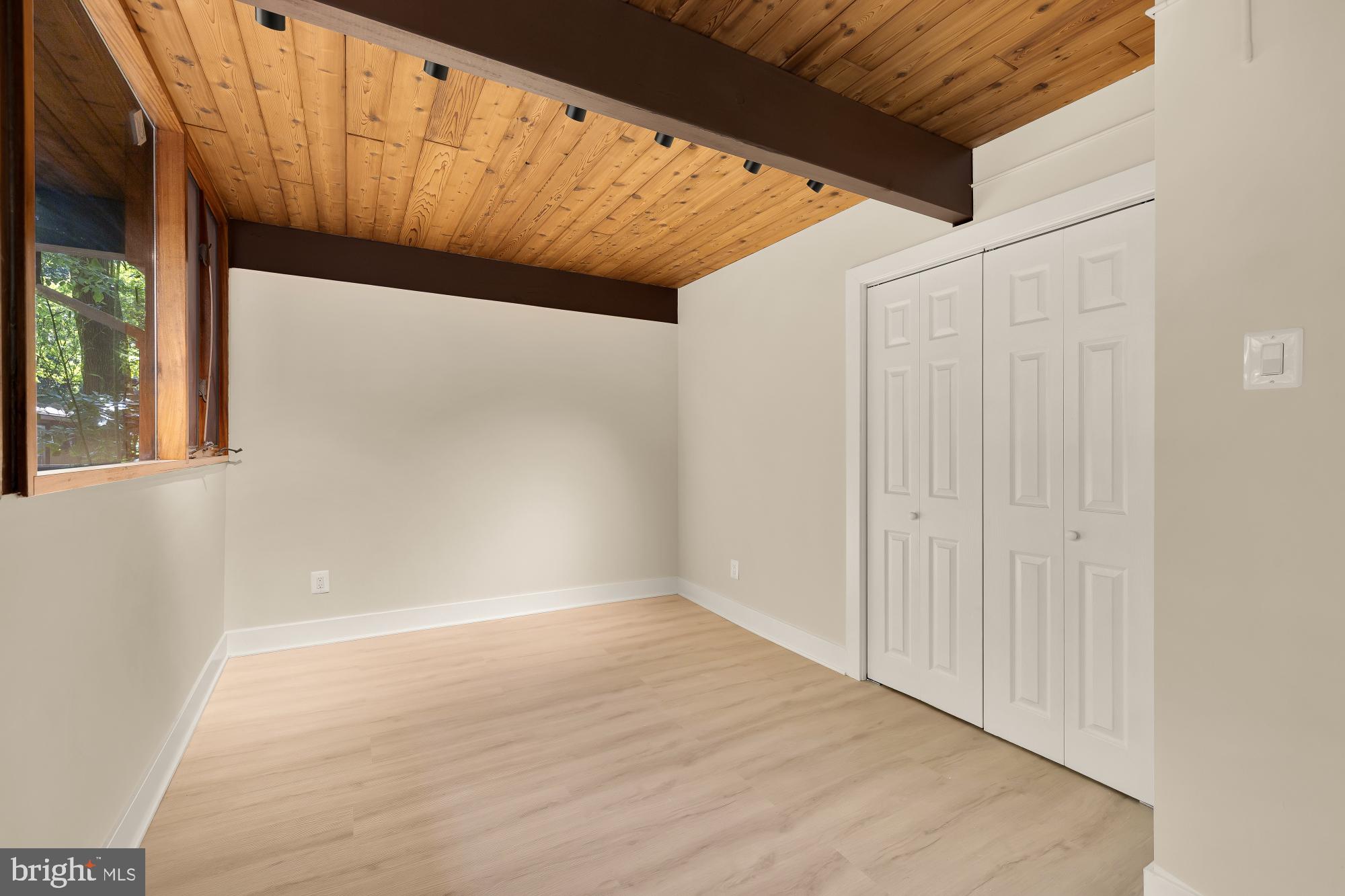 LAKE BARCROFT CLOISTERS - Residential