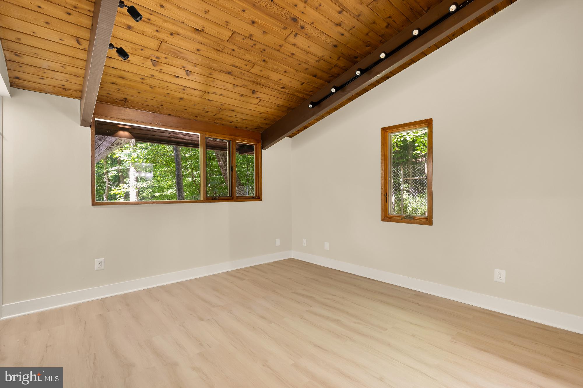 LAKE BARCROFT CLOISTERS - Residential