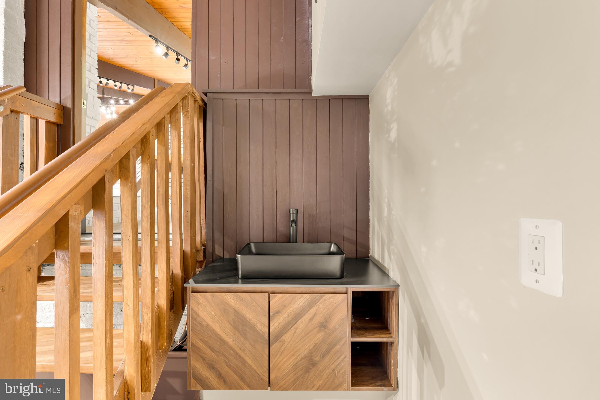 LAKE BARCROFT CLOISTERS - Residential