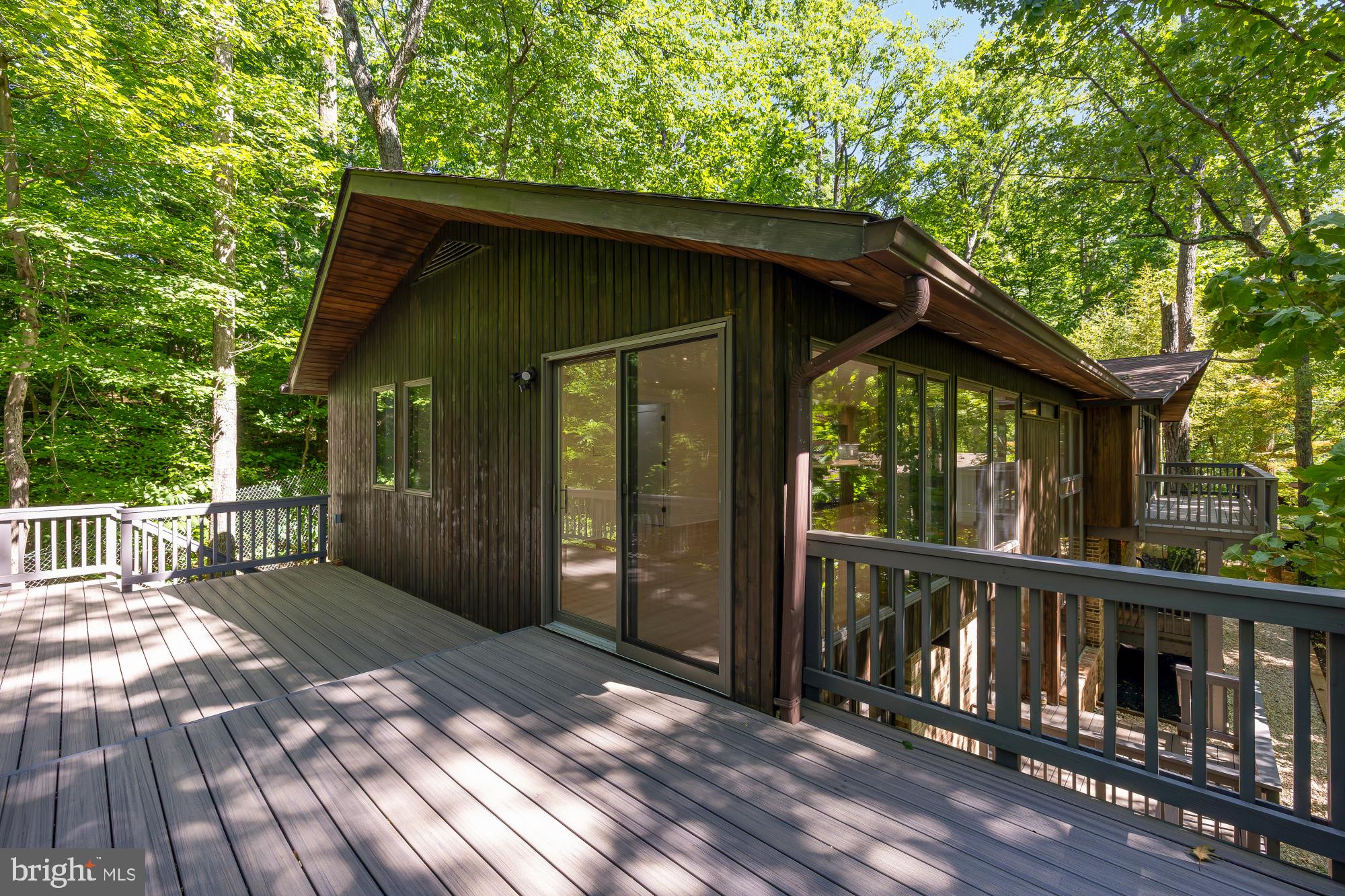 LAKE BARCROFT CLOISTERS - Residential