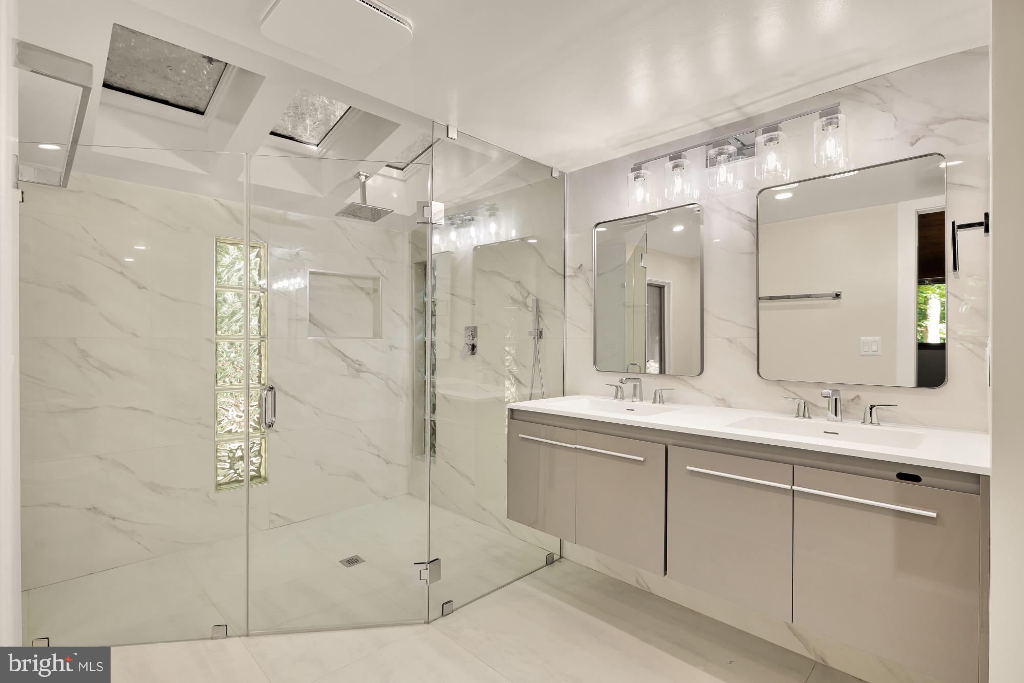 LAKE BARCROFT CLOISTERS - Residential