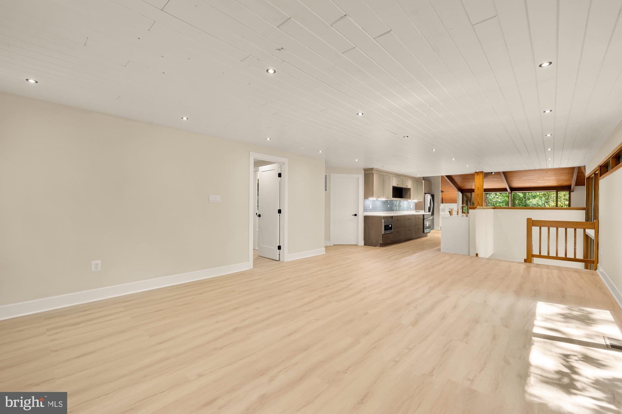 LAKE BARCROFT CLOISTERS - Residential