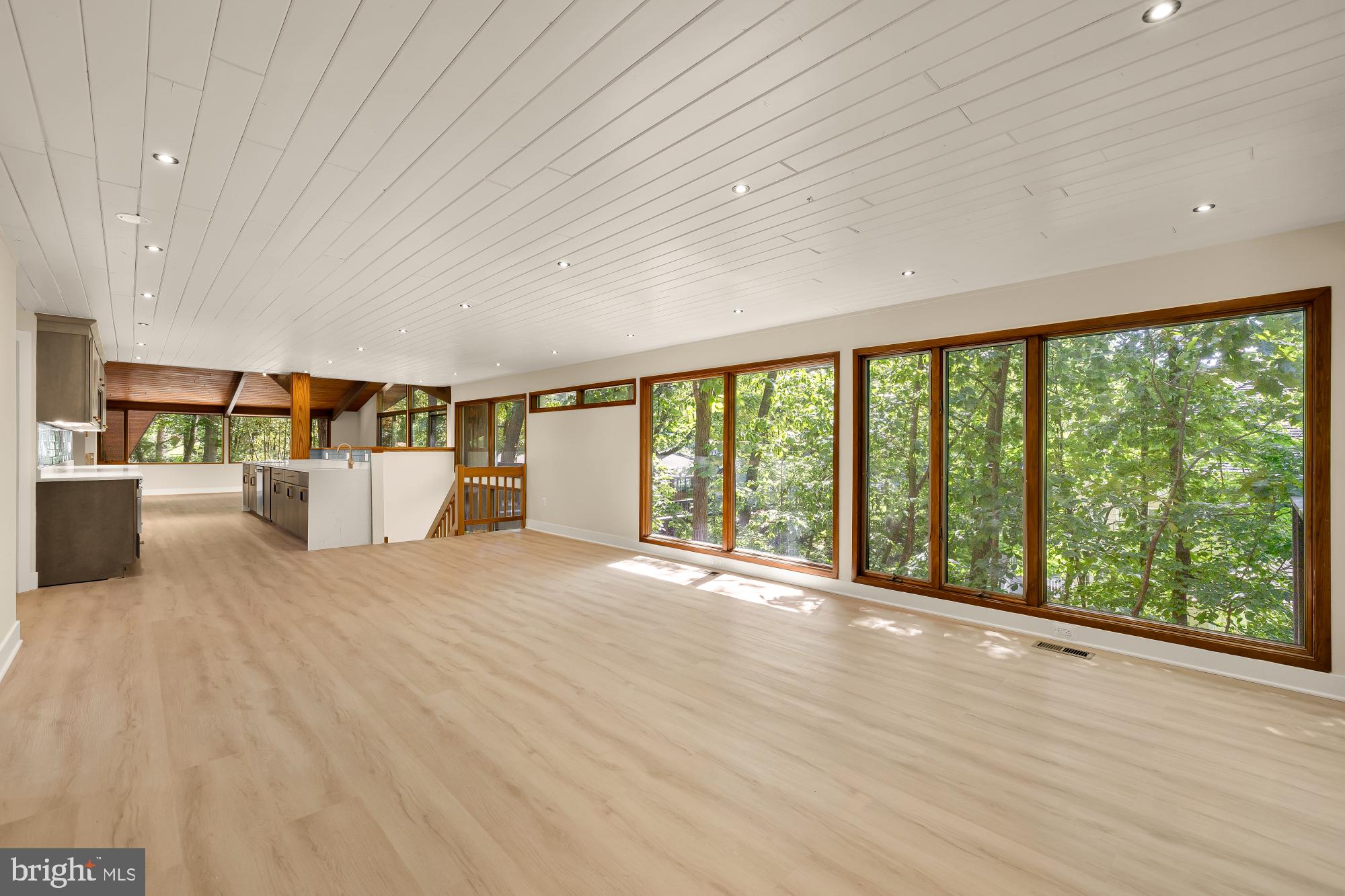 LAKE BARCROFT CLOISTERS - Residential