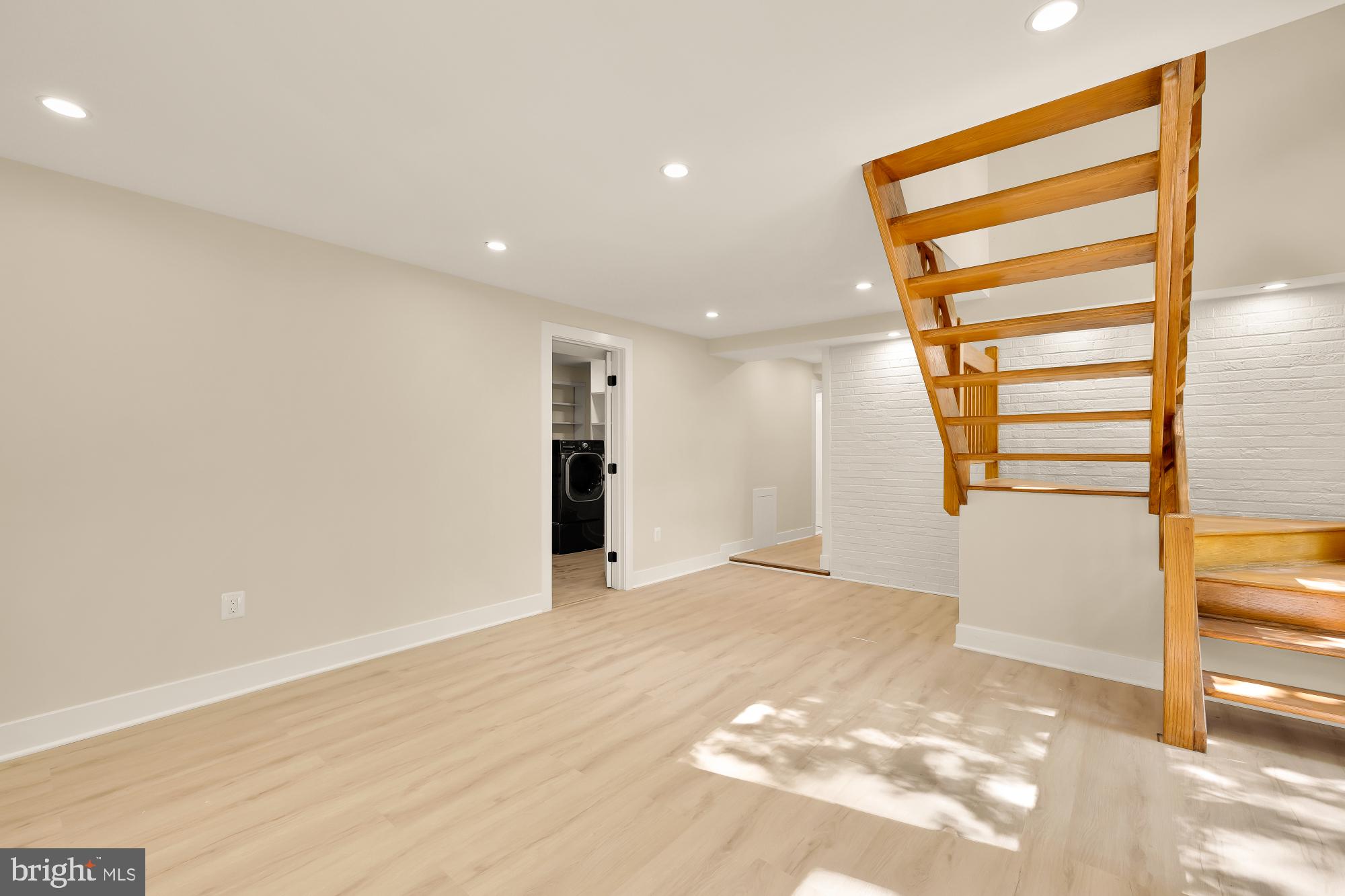 LAKE BARCROFT CLOISTERS - Residential