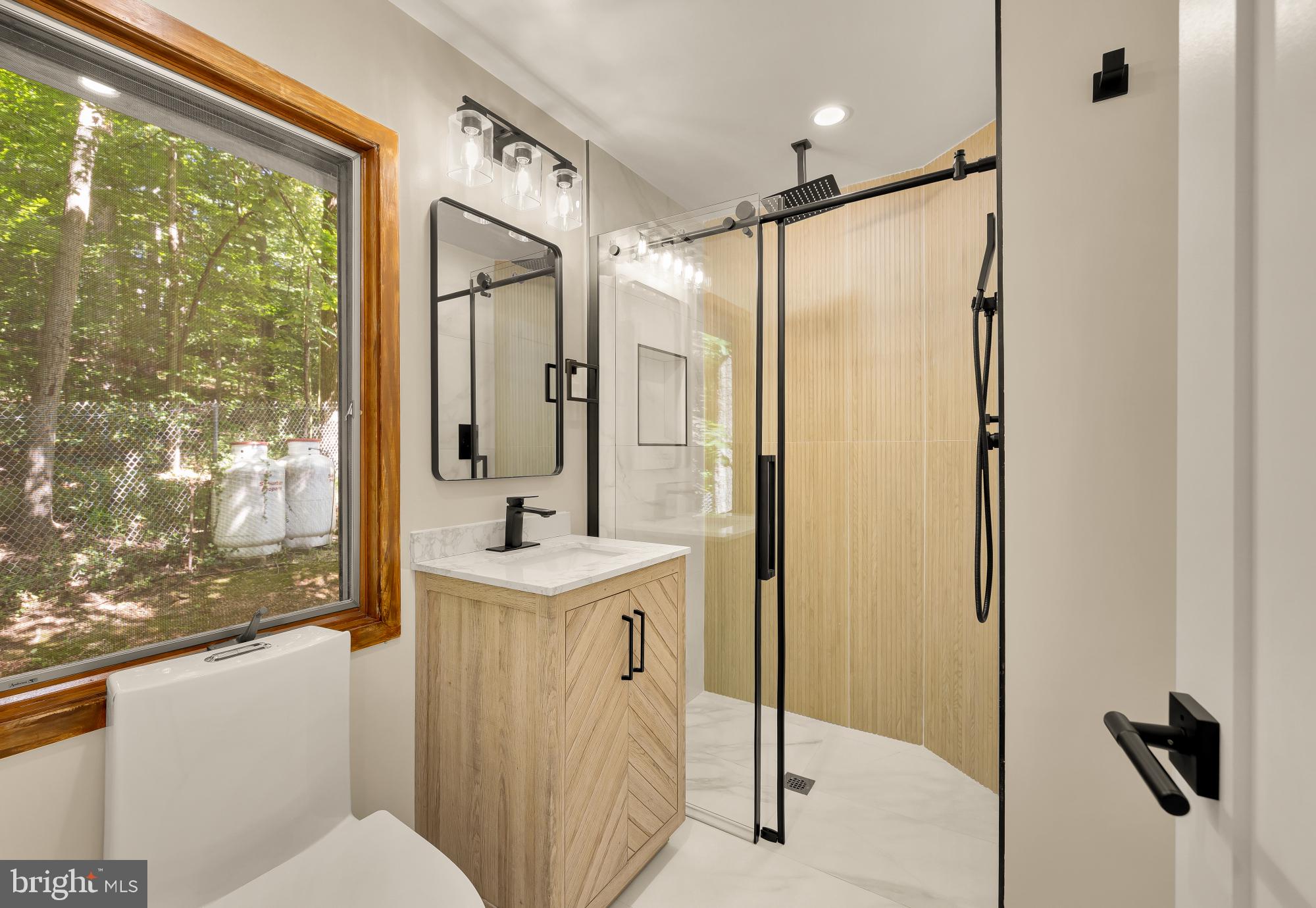 LAKE BARCROFT CLOISTERS - Residential