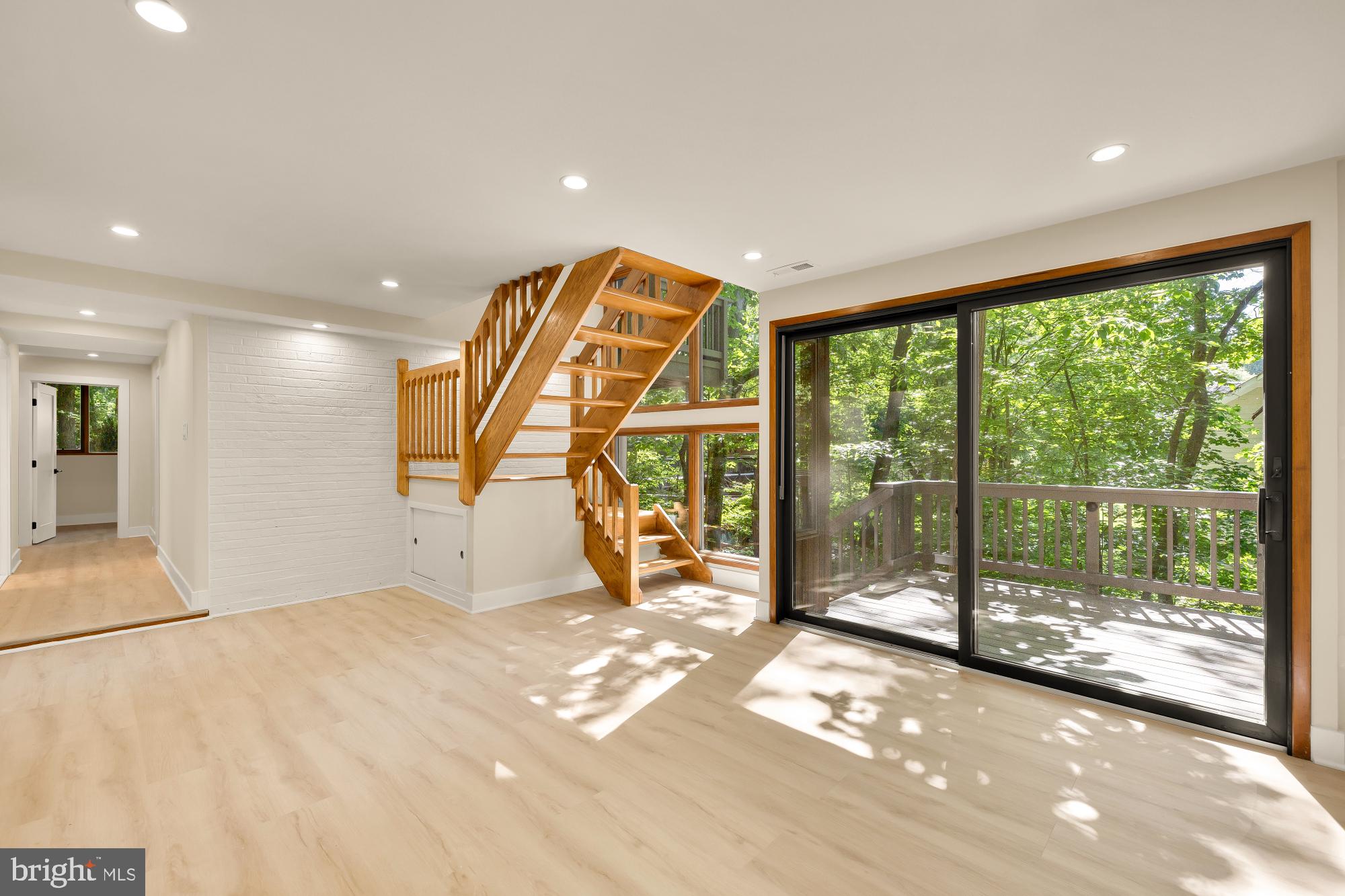 LAKE BARCROFT CLOISTERS - Residential