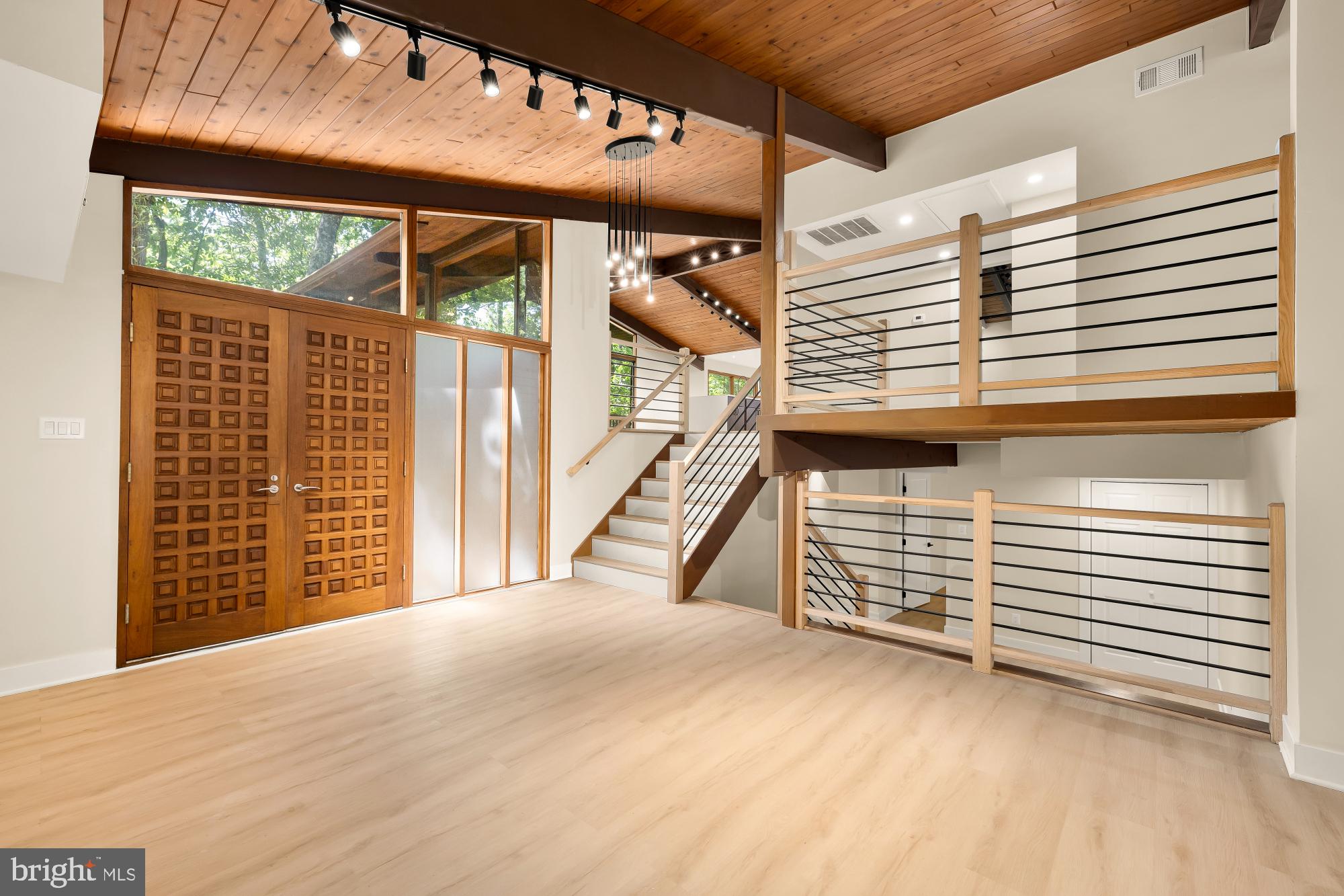 LAKE BARCROFT CLOISTERS - Residential
