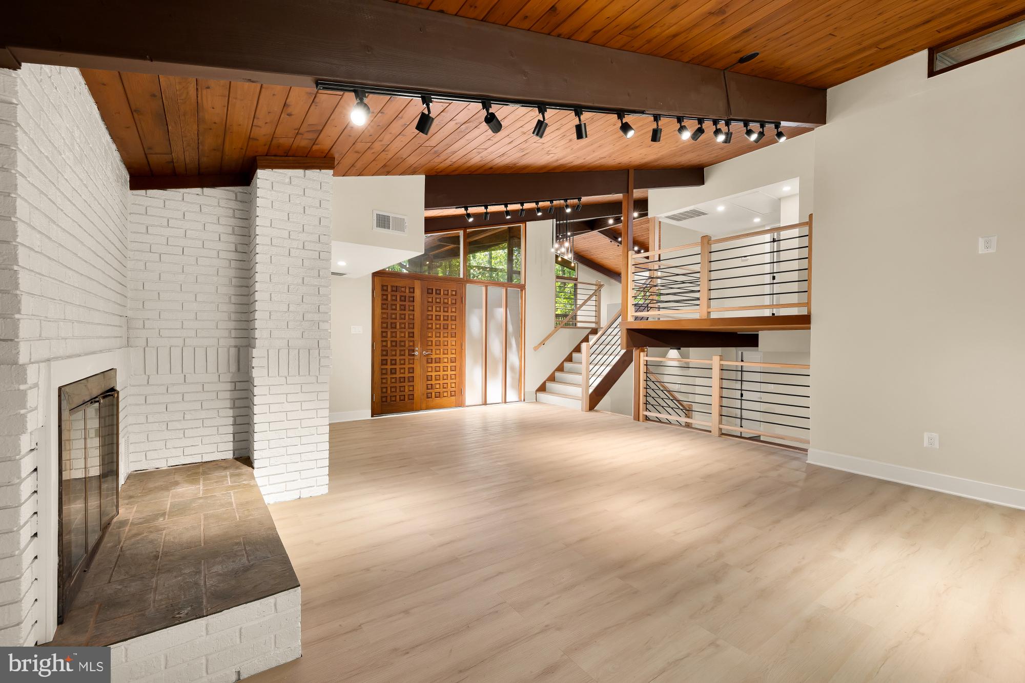 LAKE BARCROFT CLOISTERS - Residential