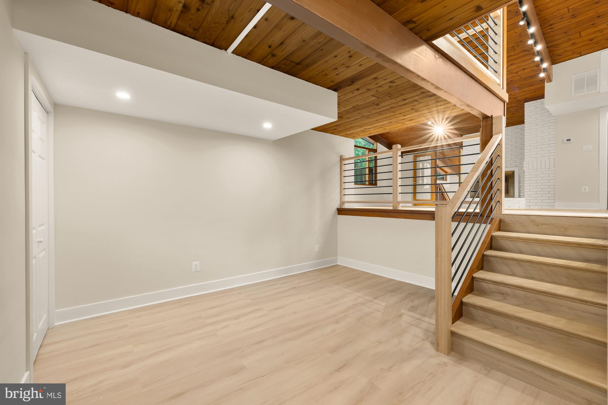 LAKE BARCROFT CLOISTERS - Residential
