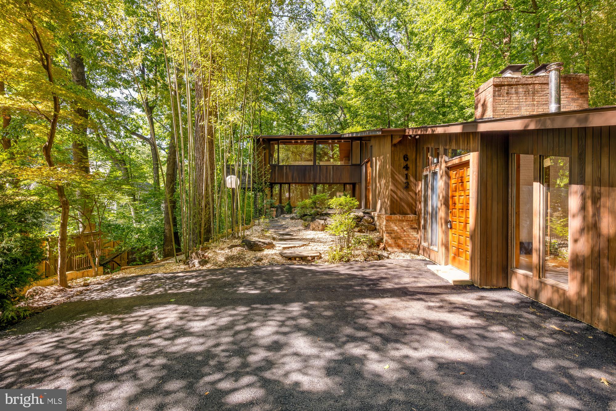 LAKE BARCROFT CLOISTERS - Residential