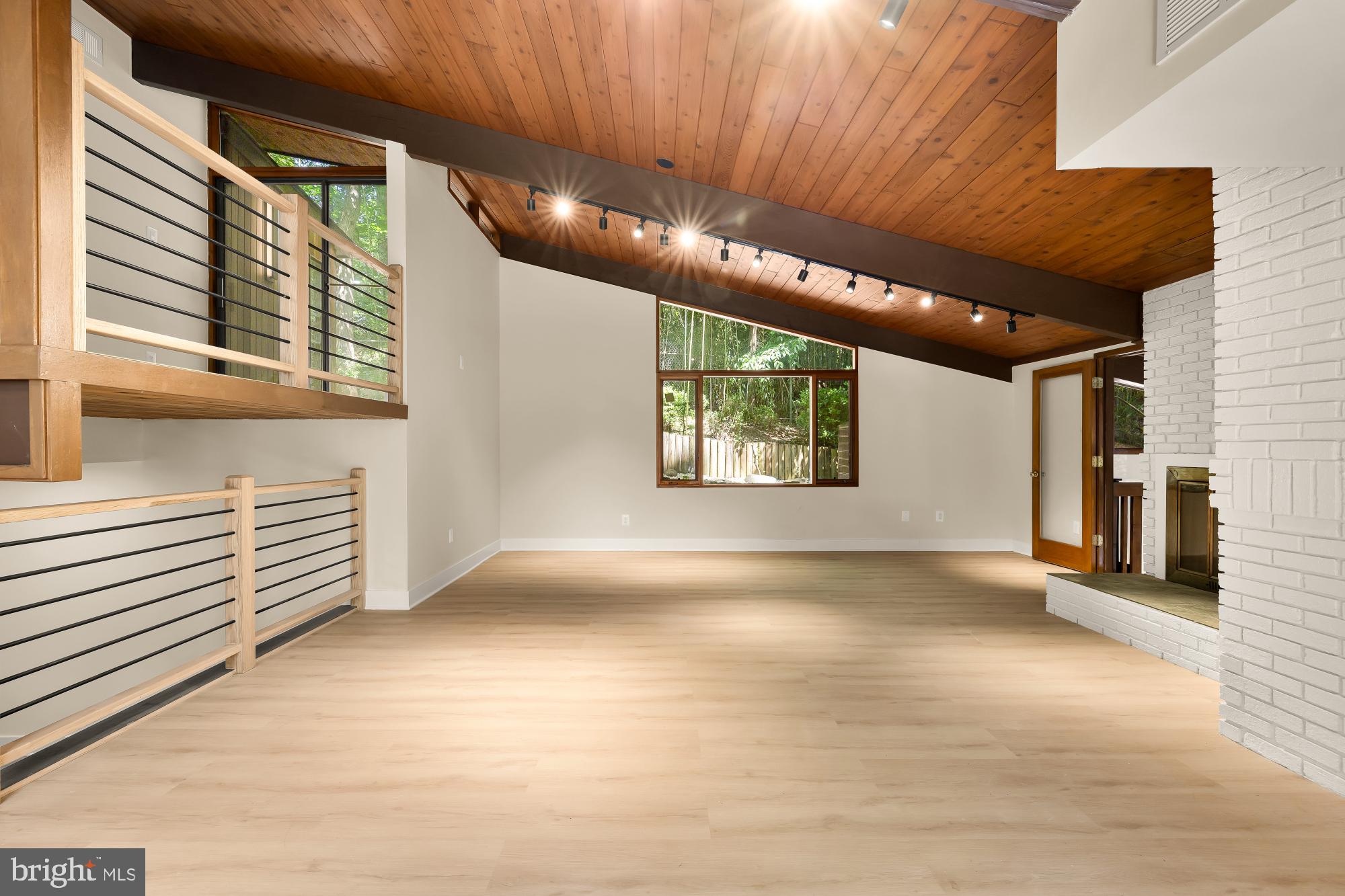 LAKE BARCROFT CLOISTERS - Residential
