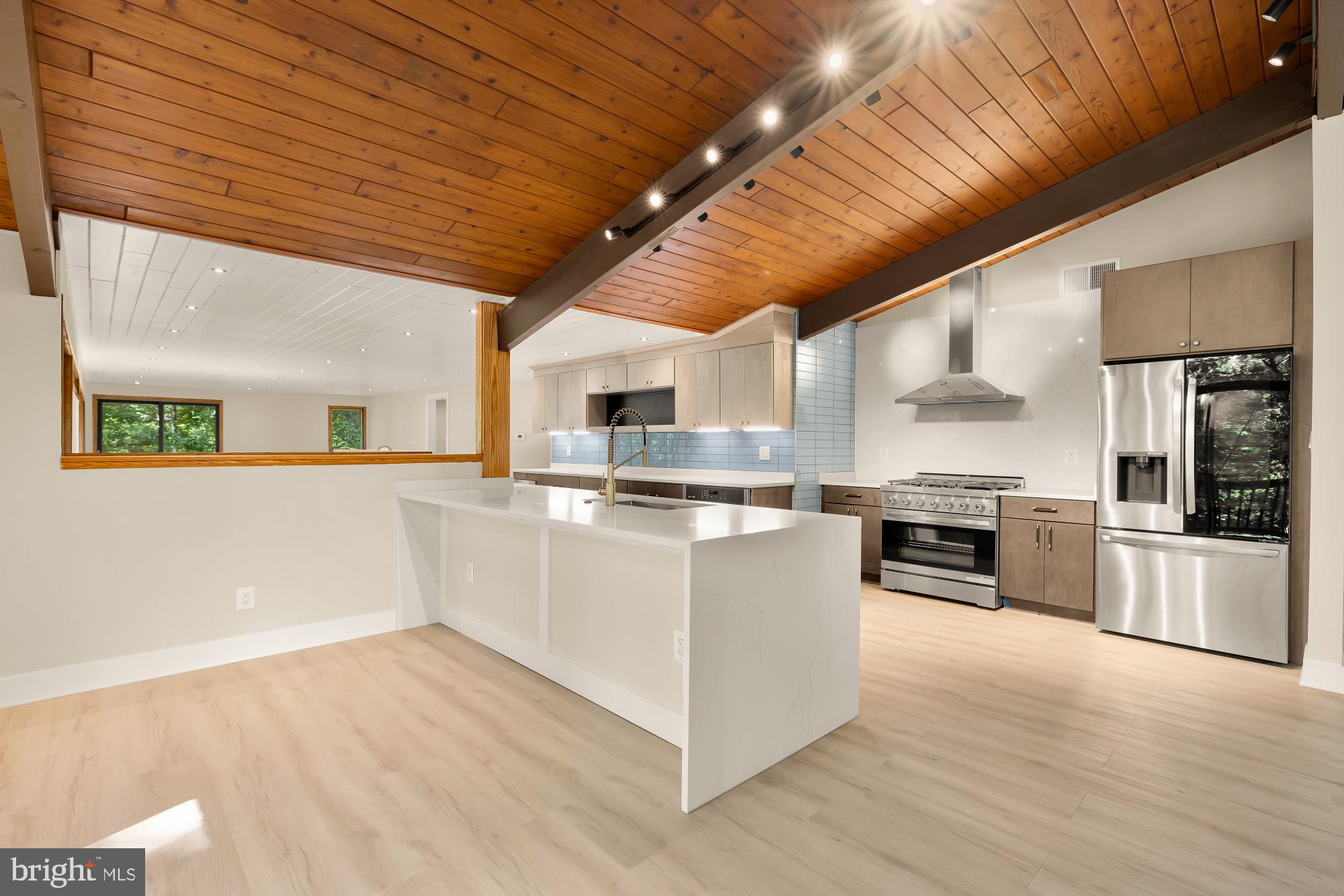 LAKE BARCROFT CLOISTERS - Residential