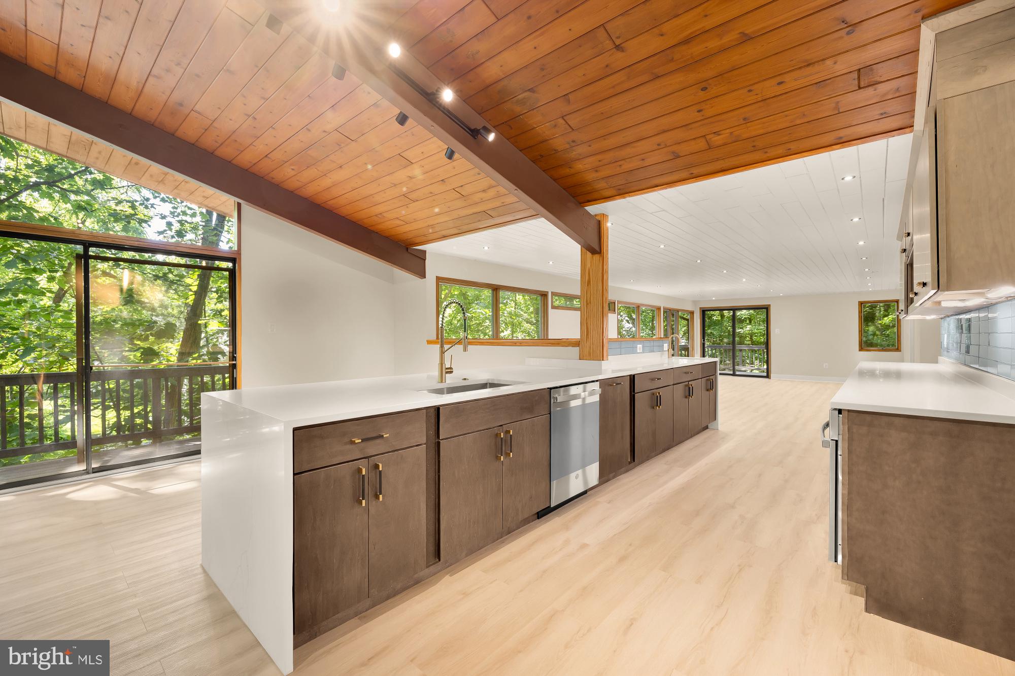 LAKE BARCROFT CLOISTERS - Residential