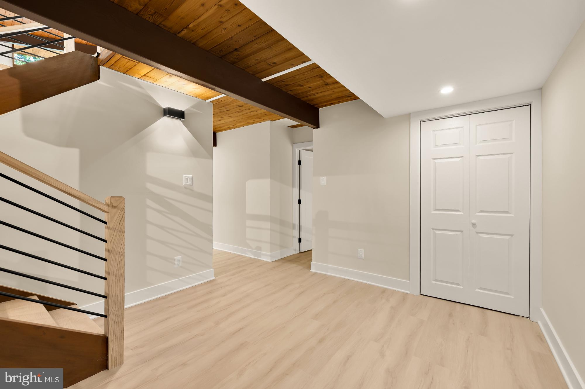 LAKE BARCROFT CLOISTERS - Residential