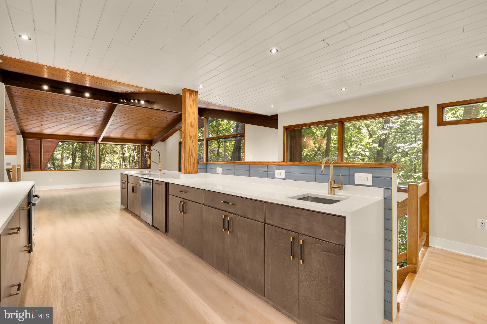 LAKE BARCROFT CLOISTERS - Residential