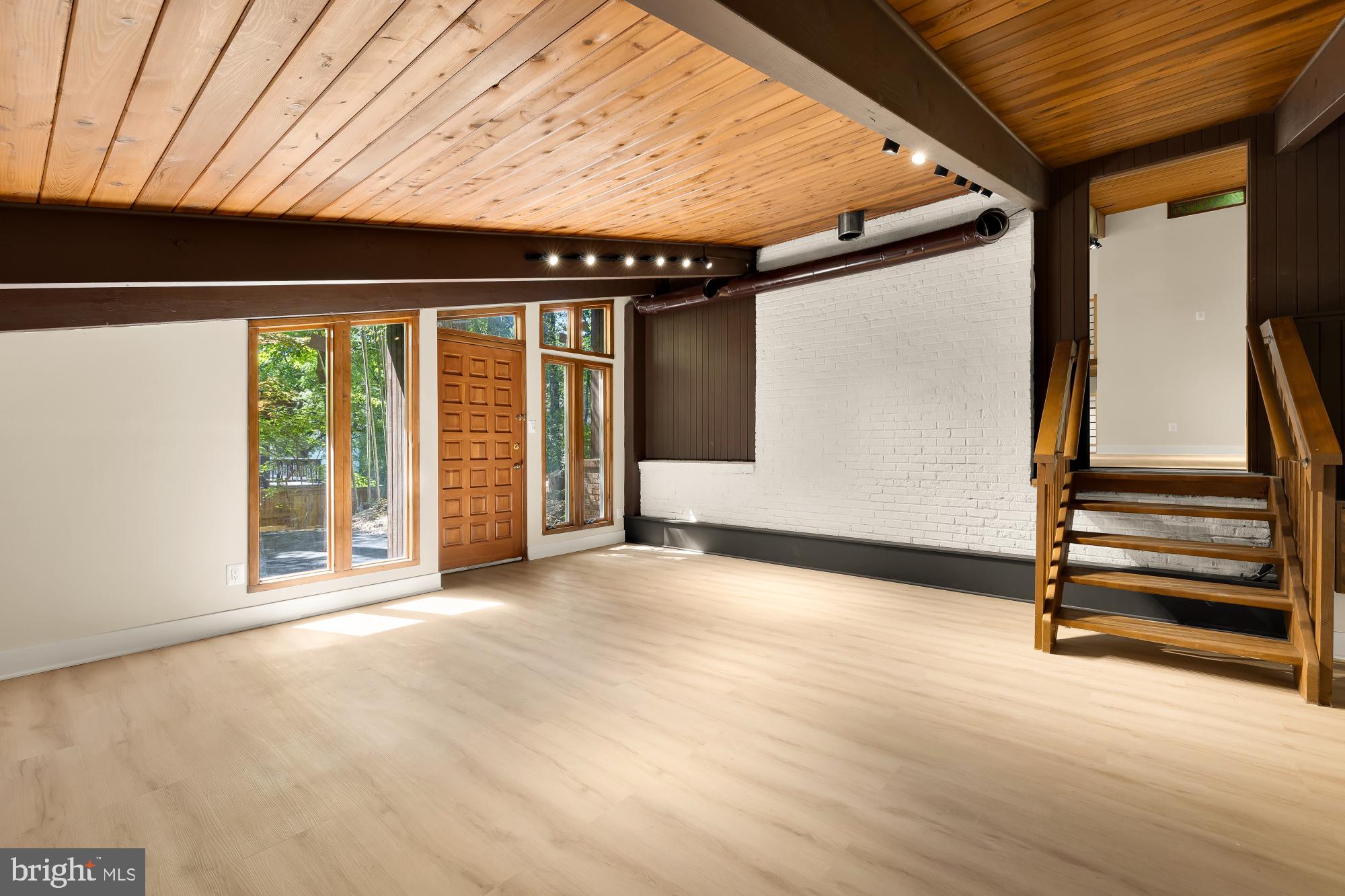 LAKE BARCROFT CLOISTERS - Residential