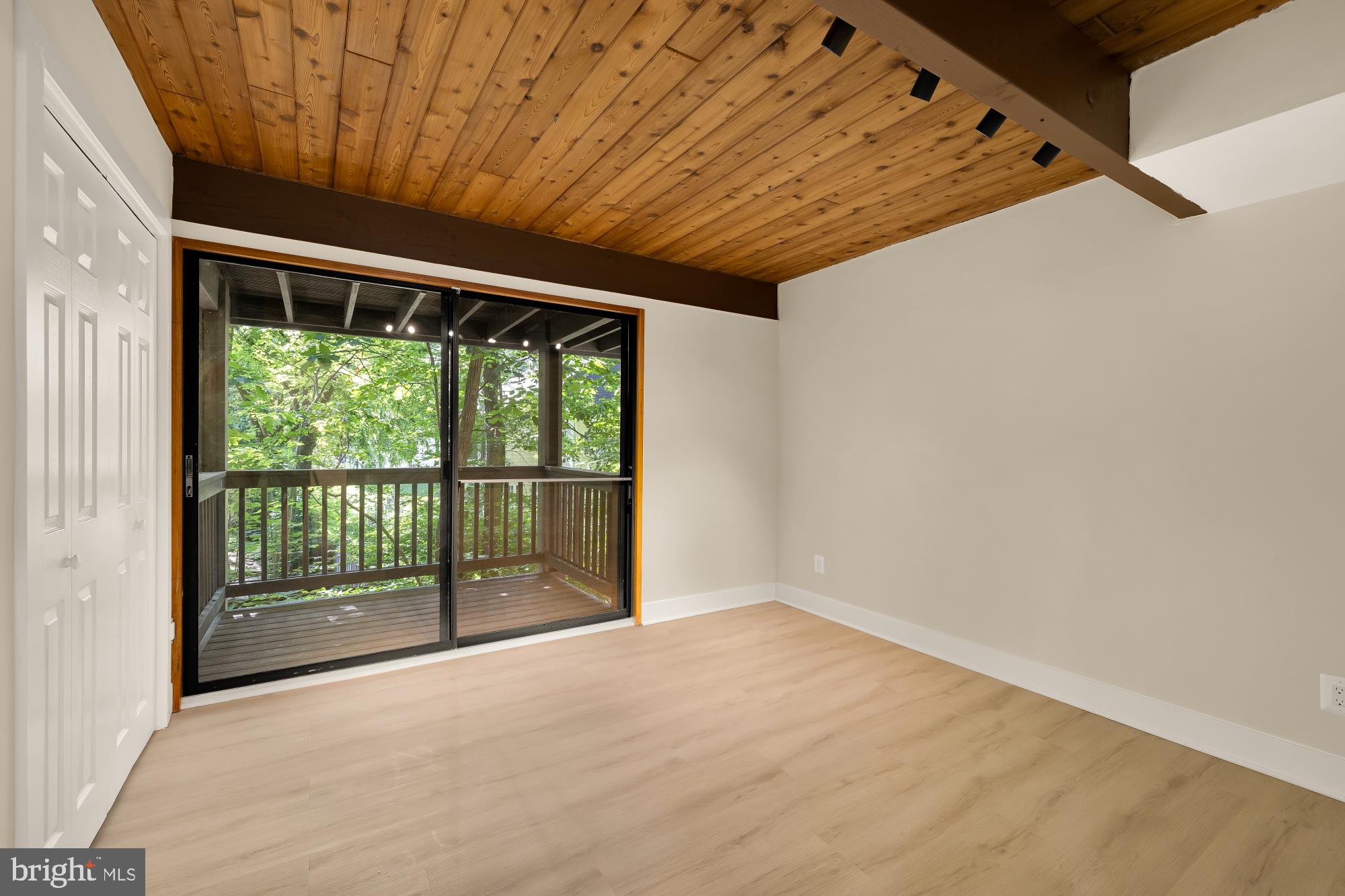 LAKE BARCROFT CLOISTERS - Residential