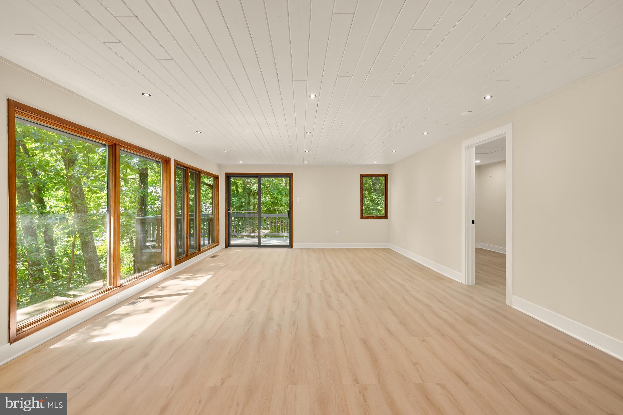 LAKE BARCROFT CLOISTERS - Residential