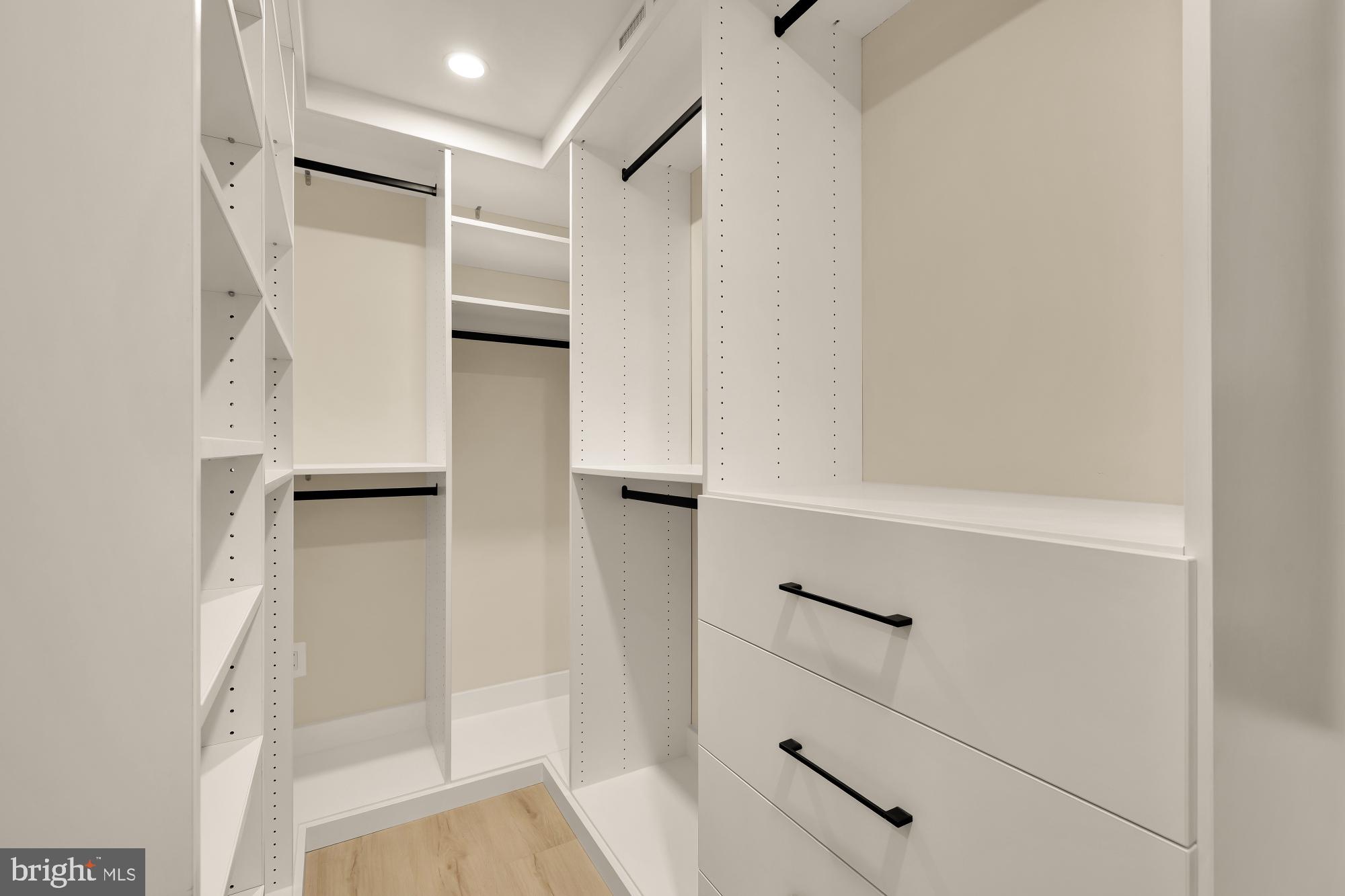 LAKE BARCROFT CLOISTERS - Residential