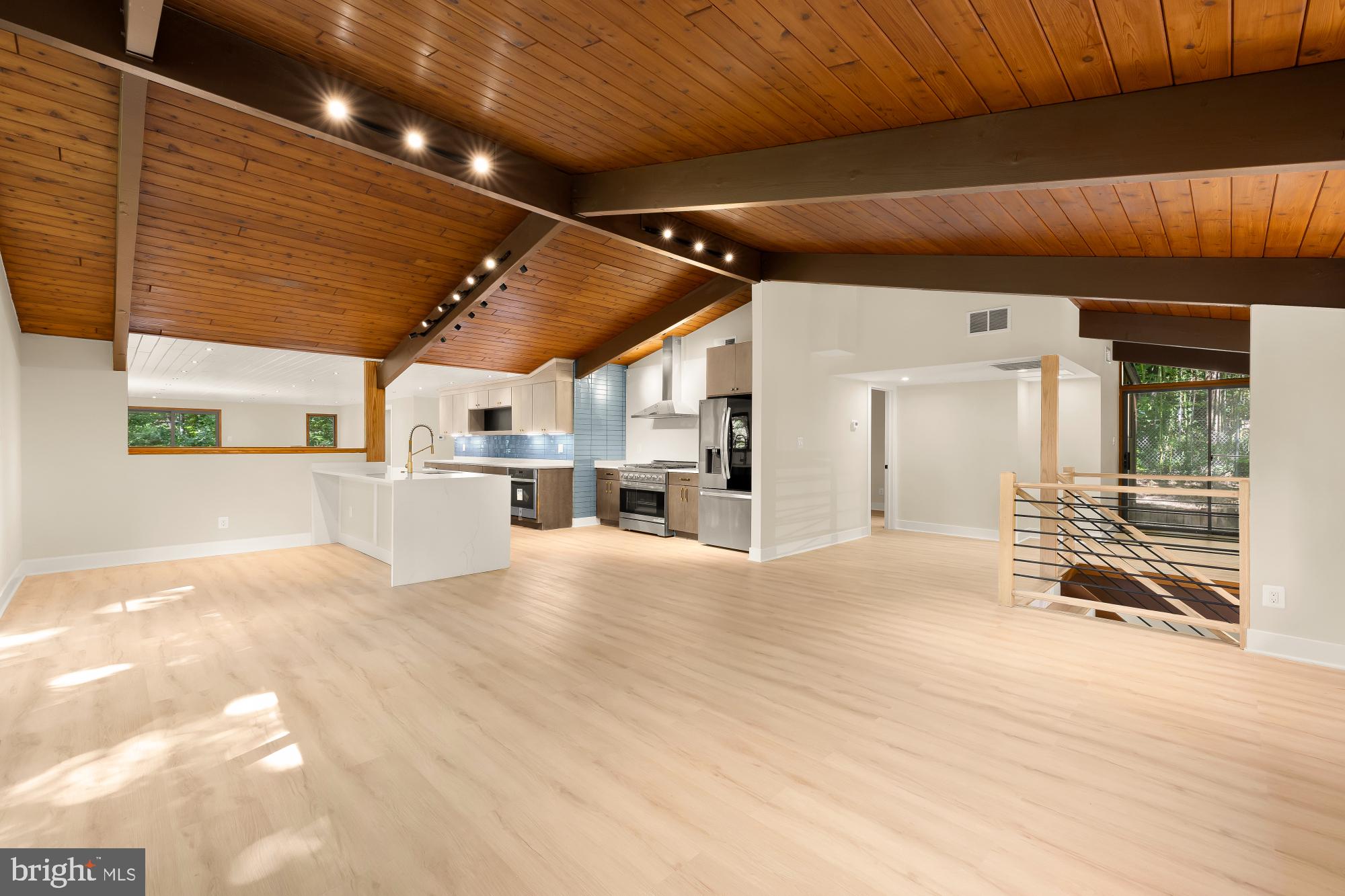 LAKE BARCROFT CLOISTERS - Residential