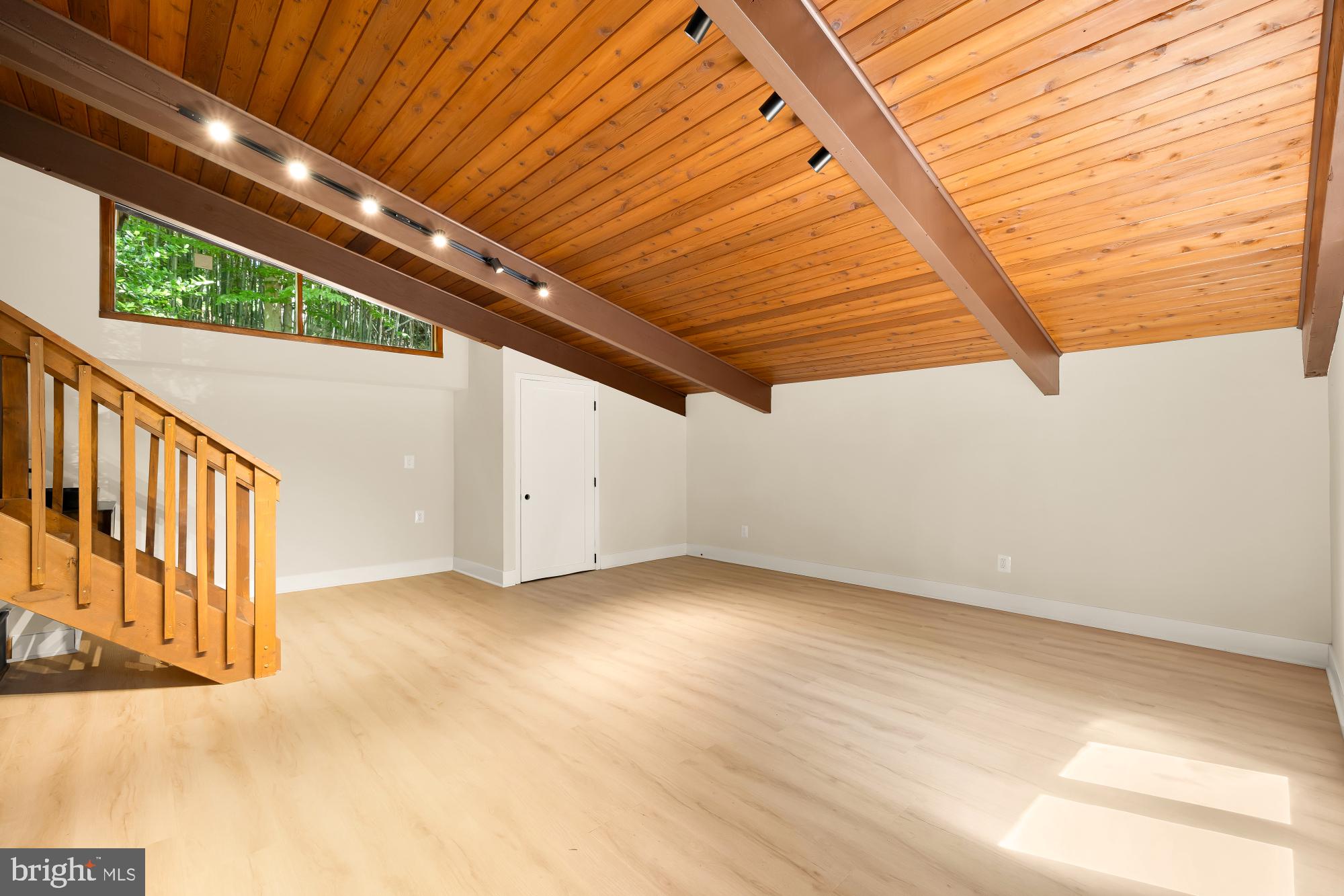 LAKE BARCROFT CLOISTERS - Residential