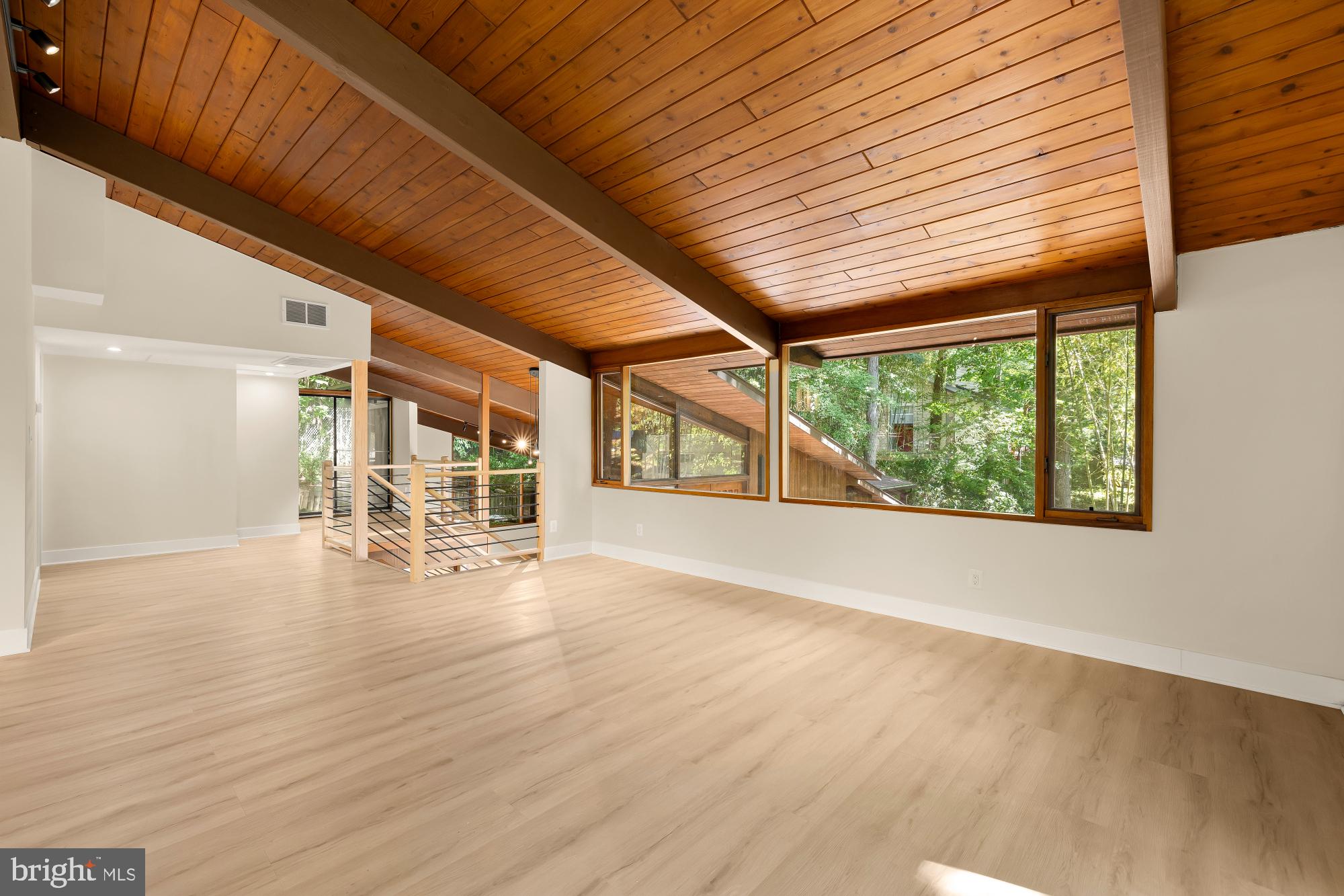 LAKE BARCROFT CLOISTERS - Residential