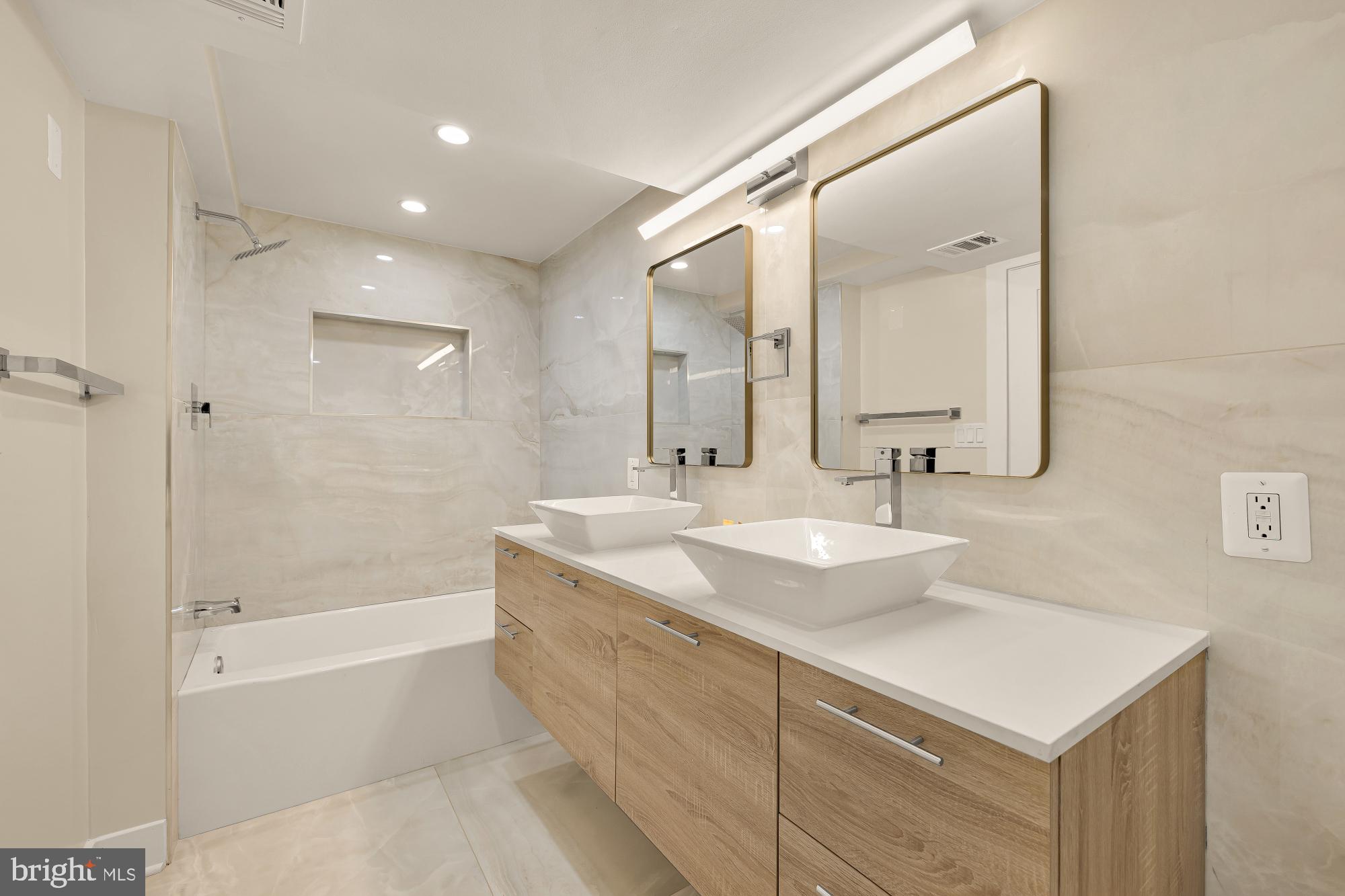 LAKE BARCROFT CLOISTERS - Residential