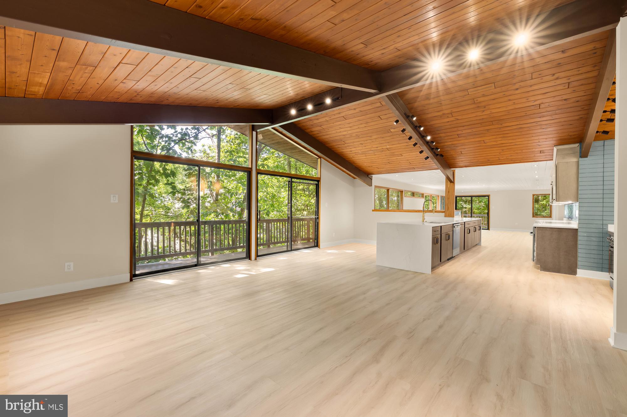 LAKE BARCROFT CLOISTERS - Residential