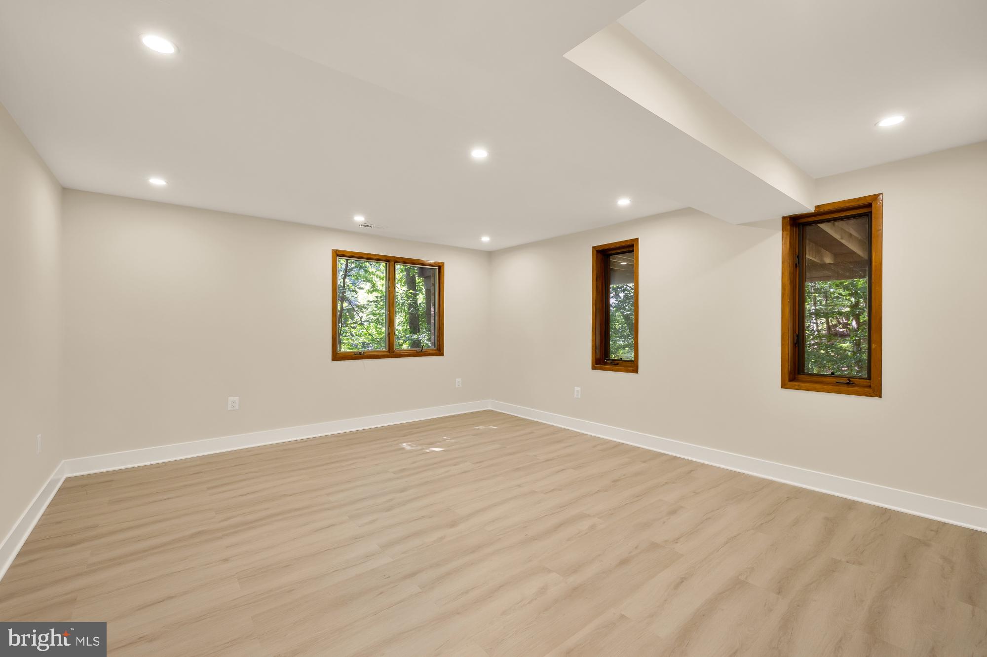 LAKE BARCROFT CLOISTERS - Residential