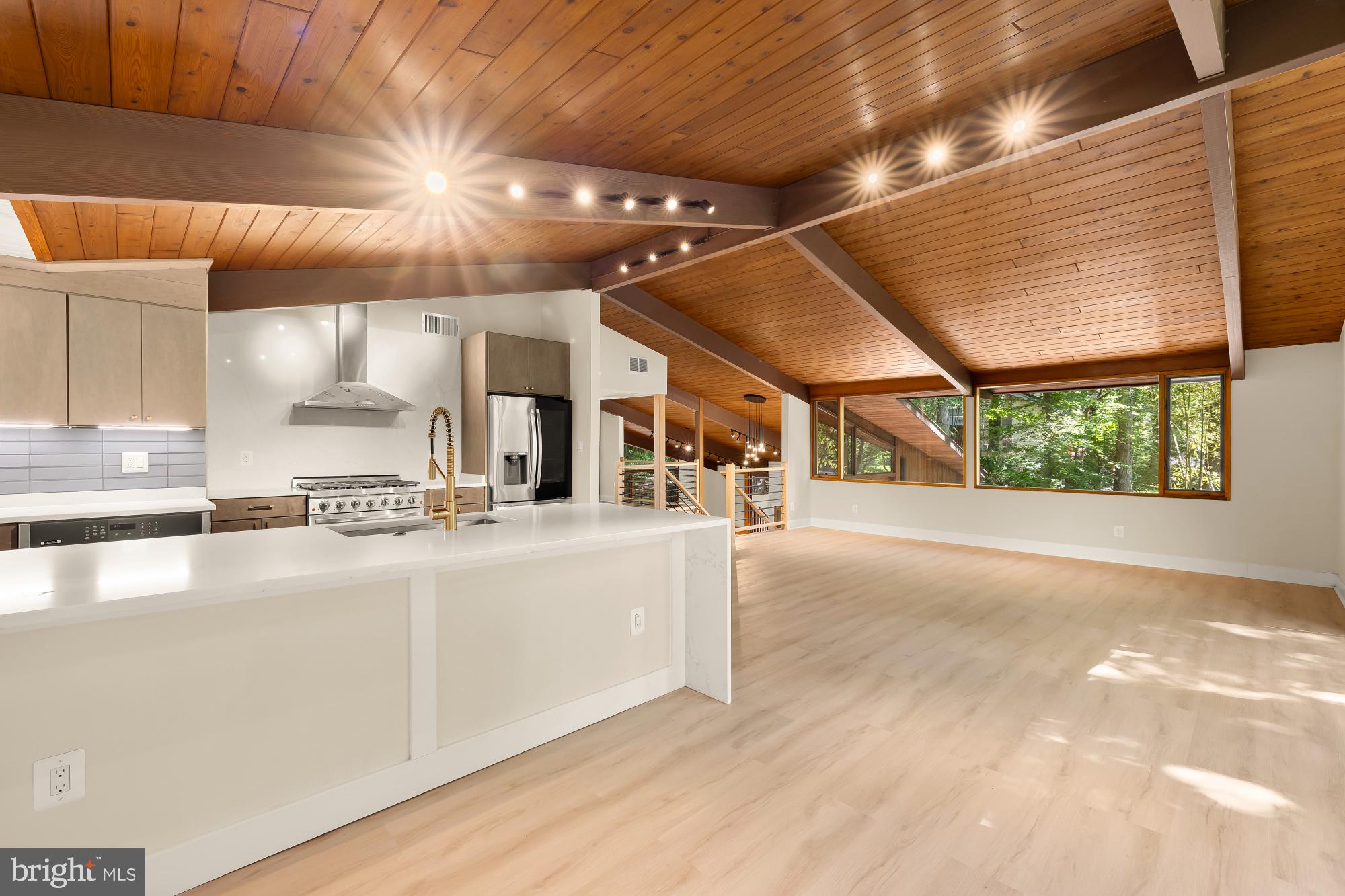 LAKE BARCROFT CLOISTERS - Residential