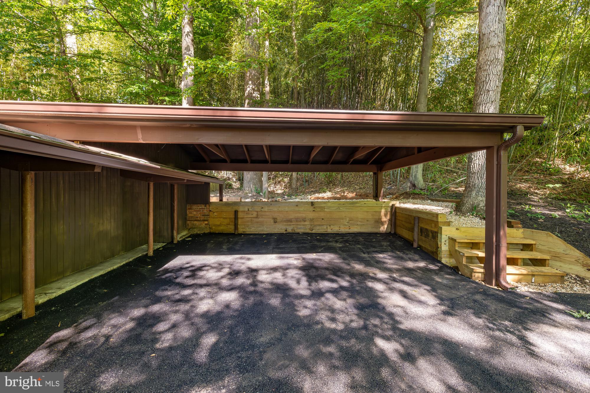 LAKE BARCROFT CLOISTERS - Residential