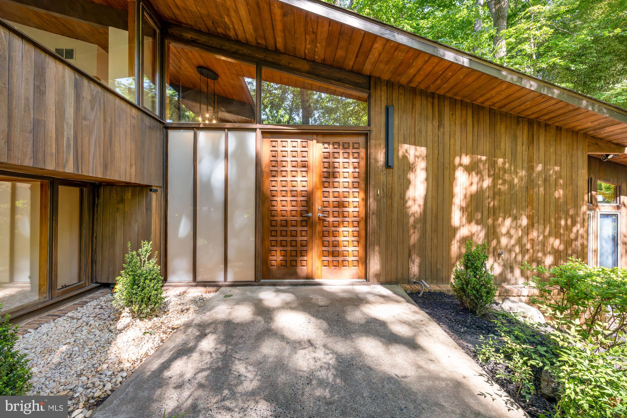 LAKE BARCROFT CLOISTERS - Residential