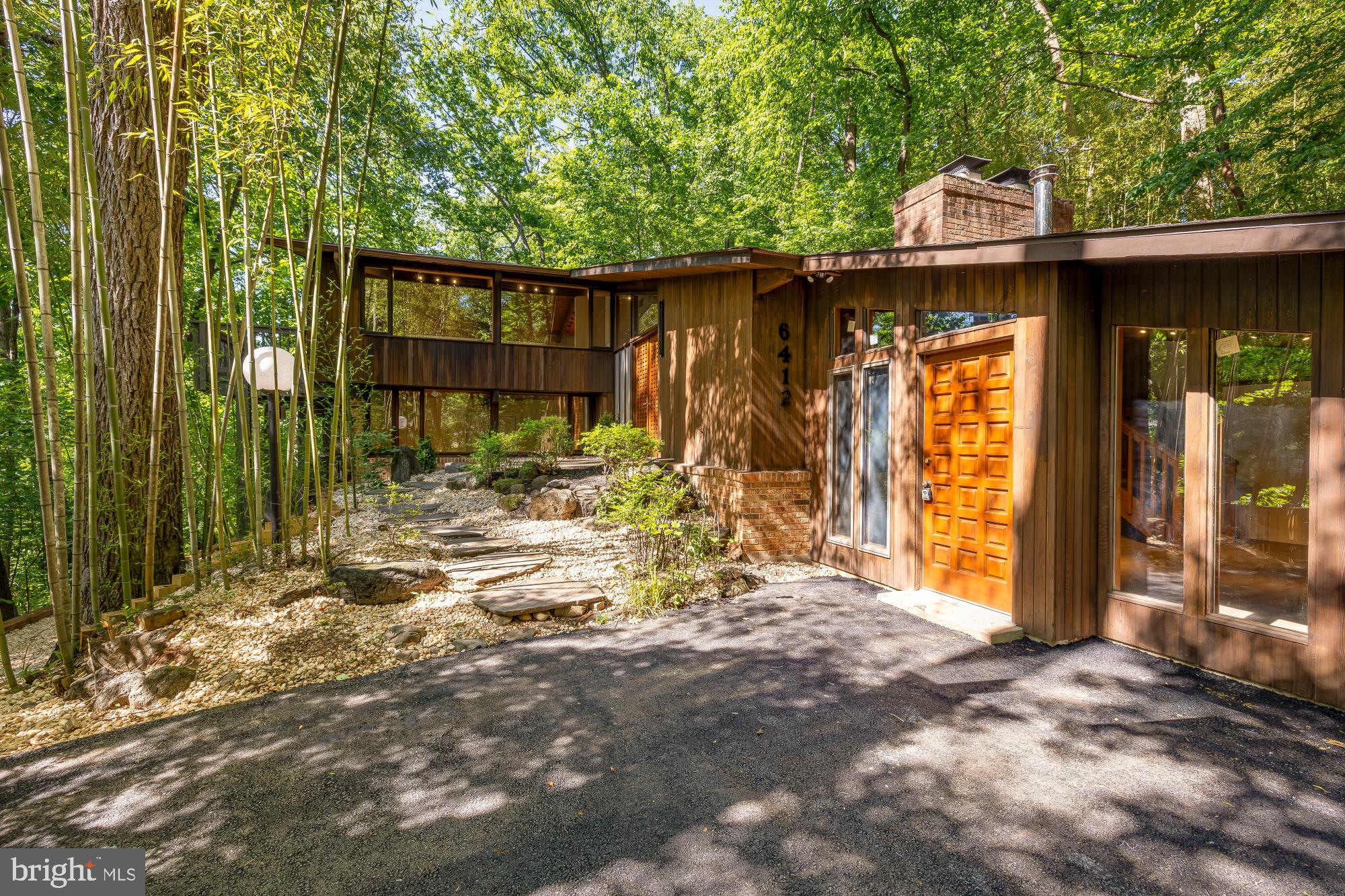LAKE BARCROFT CLOISTERS - Residential