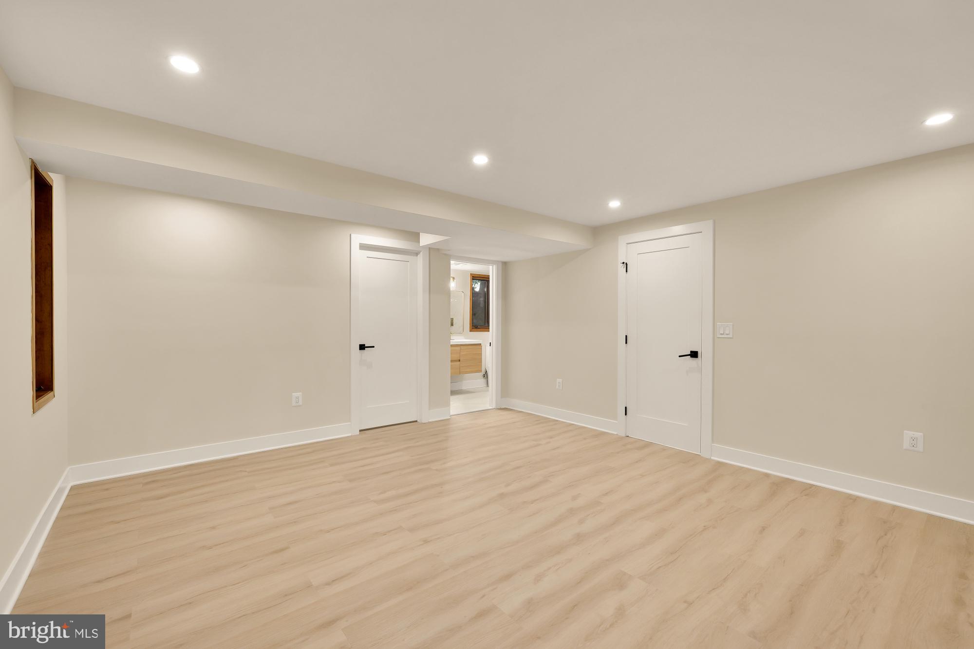 LAKE BARCROFT CLOISTERS - Residential