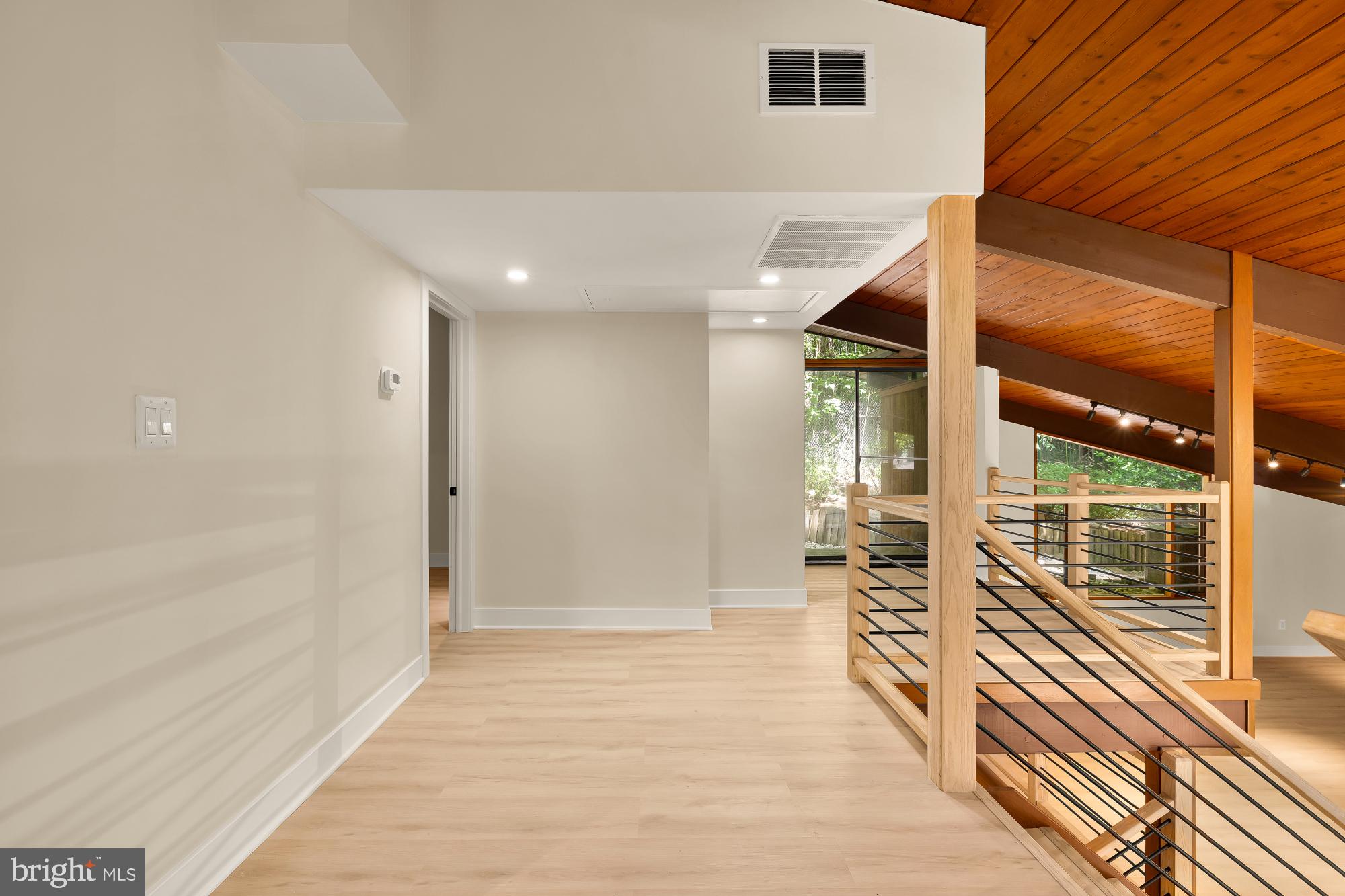 LAKE BARCROFT CLOISTERS - Residential