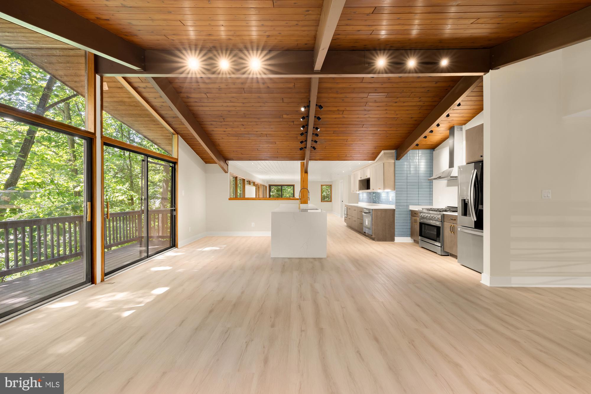 LAKE BARCROFT CLOISTERS - Residential