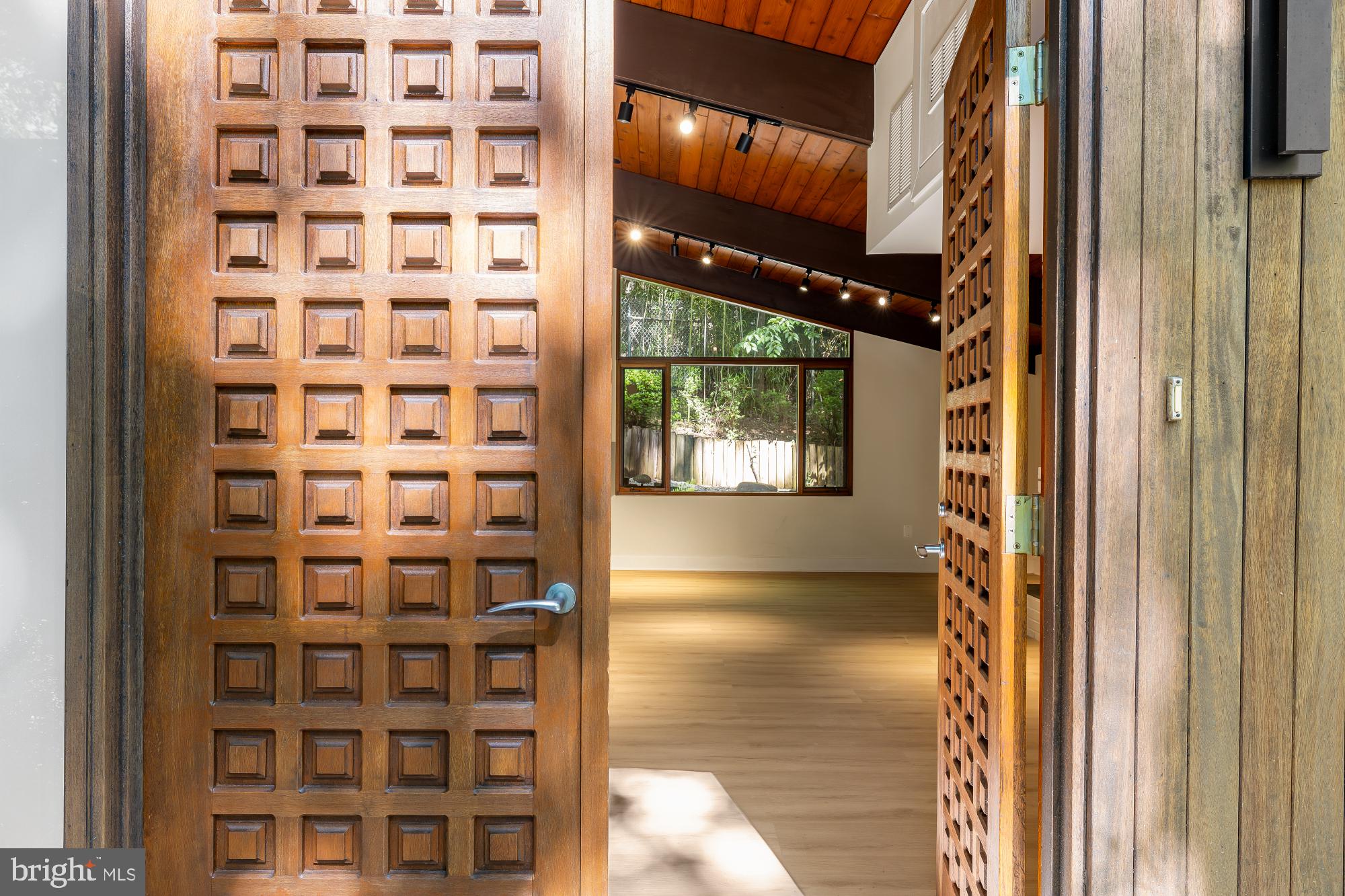 LAKE BARCROFT CLOISTERS - Residential