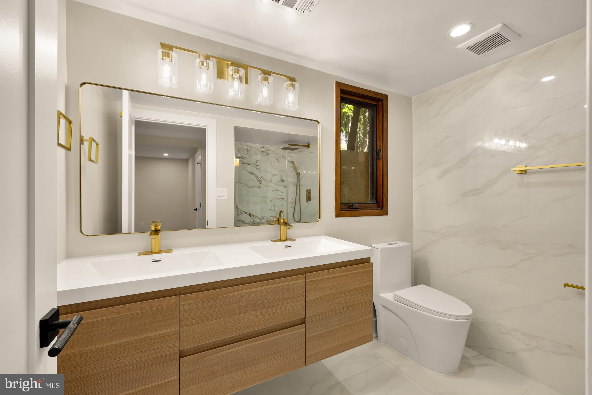 LAKE BARCROFT CLOISTERS - Residential