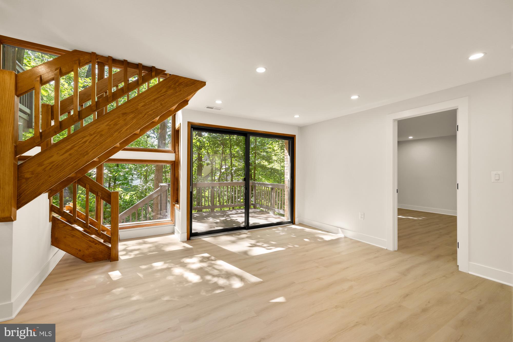 LAKE BARCROFT CLOISTERS - Residential