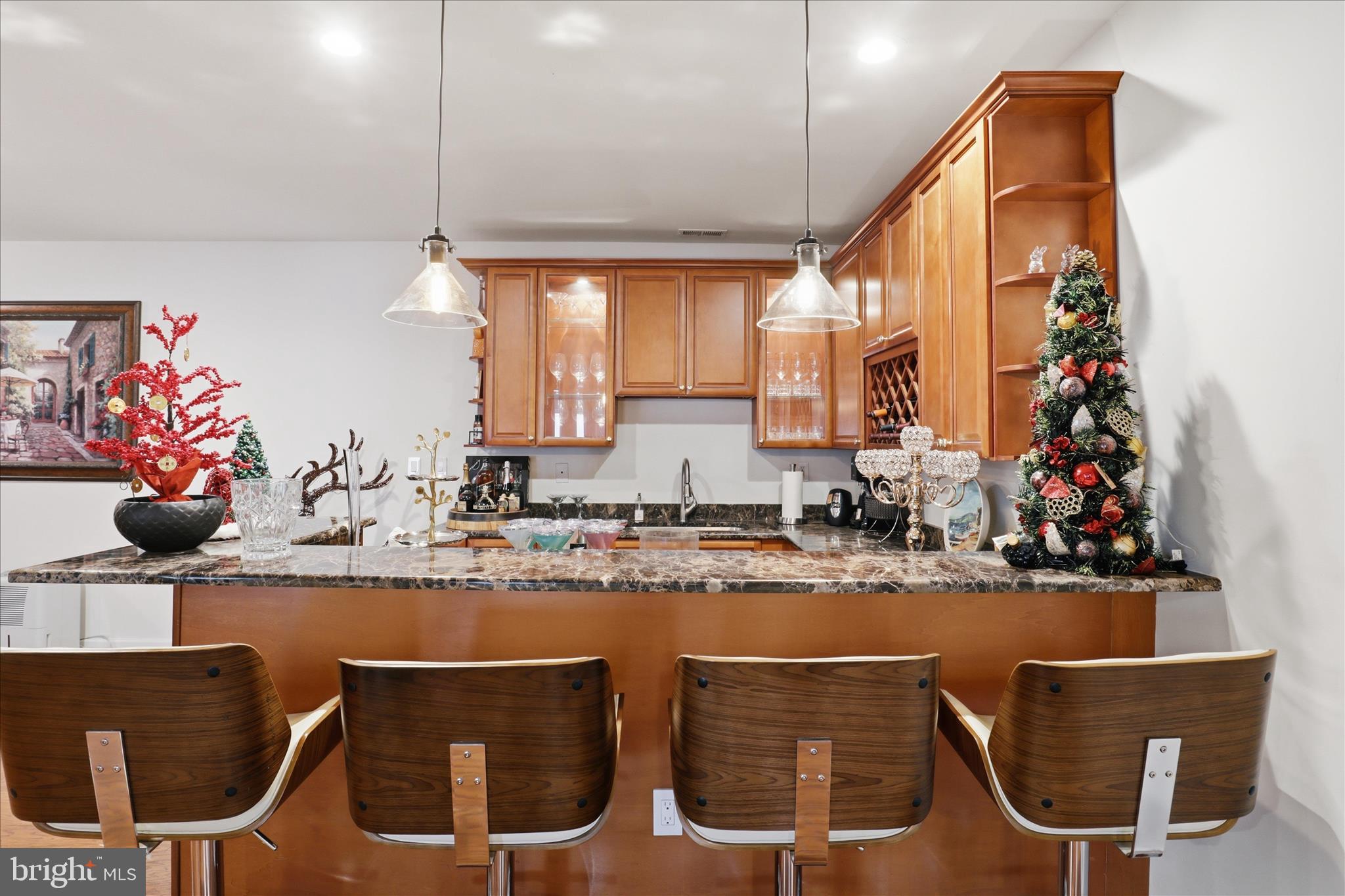 ANNANDALE OAKS - Residential