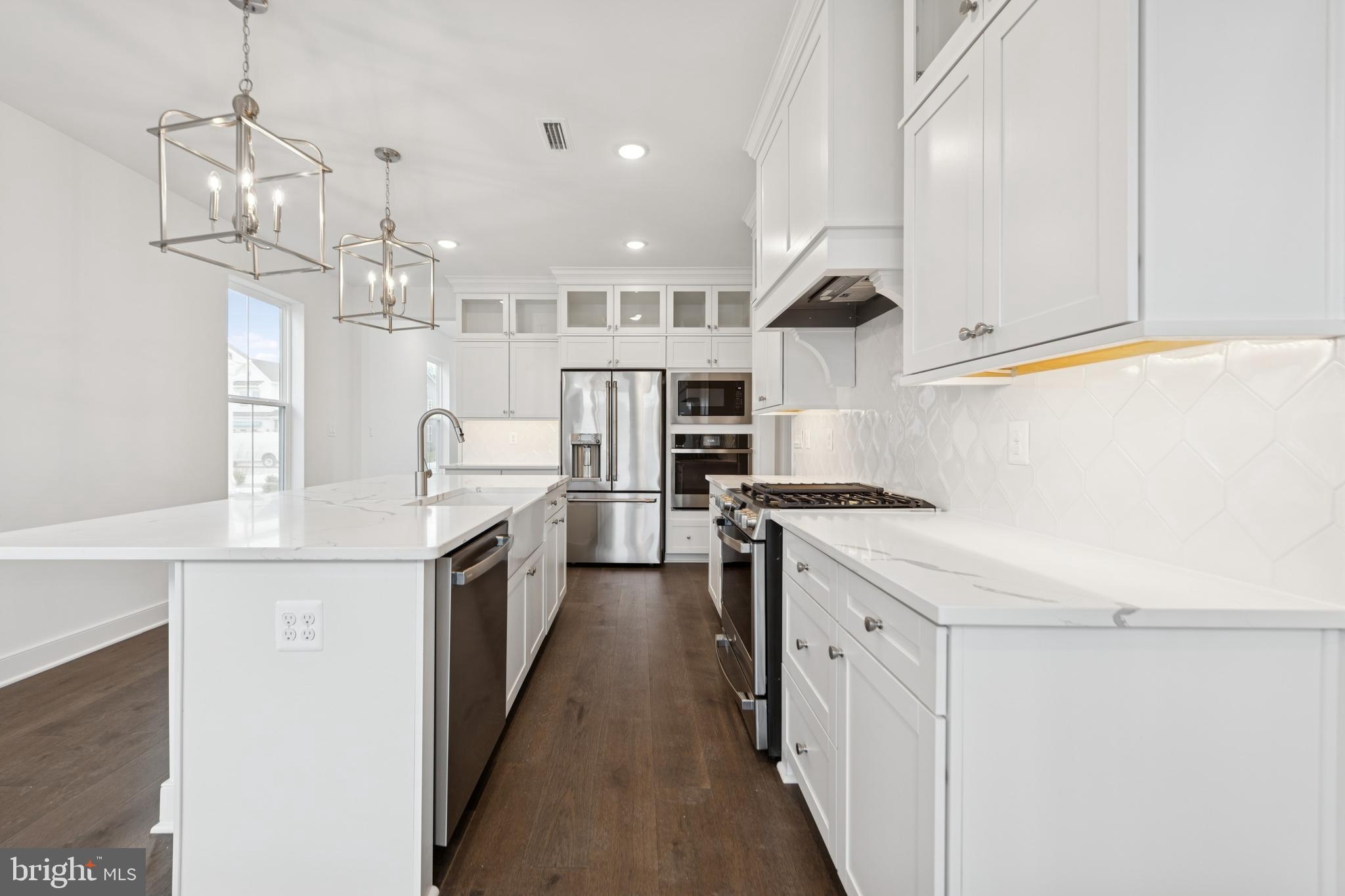 BAY KNOLLS - Residential