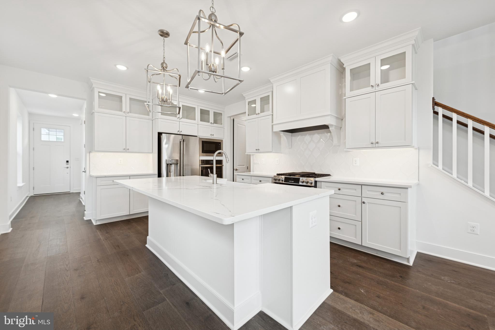 BAY KNOLLS - Residential