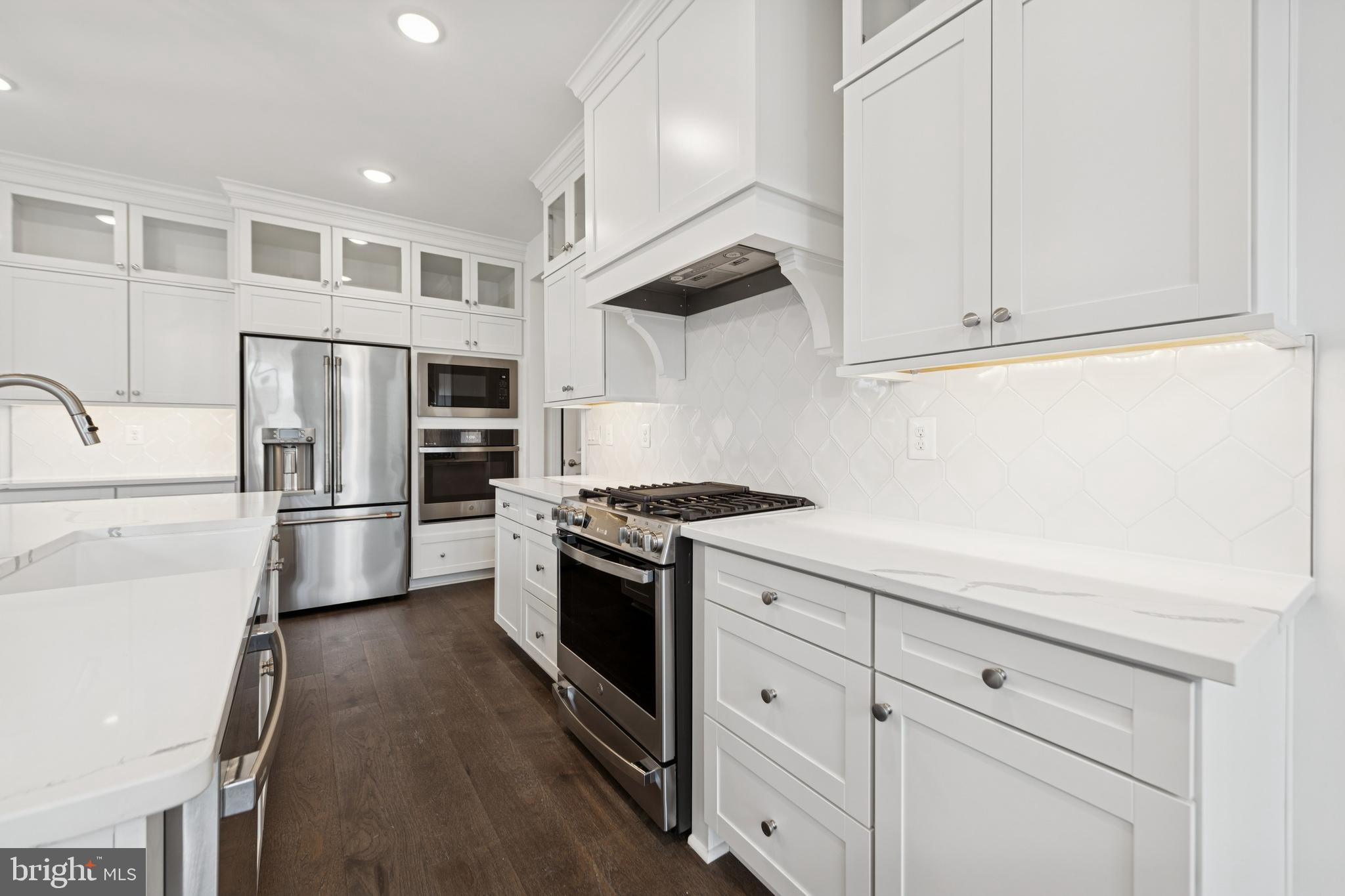 BAY KNOLLS - Residential