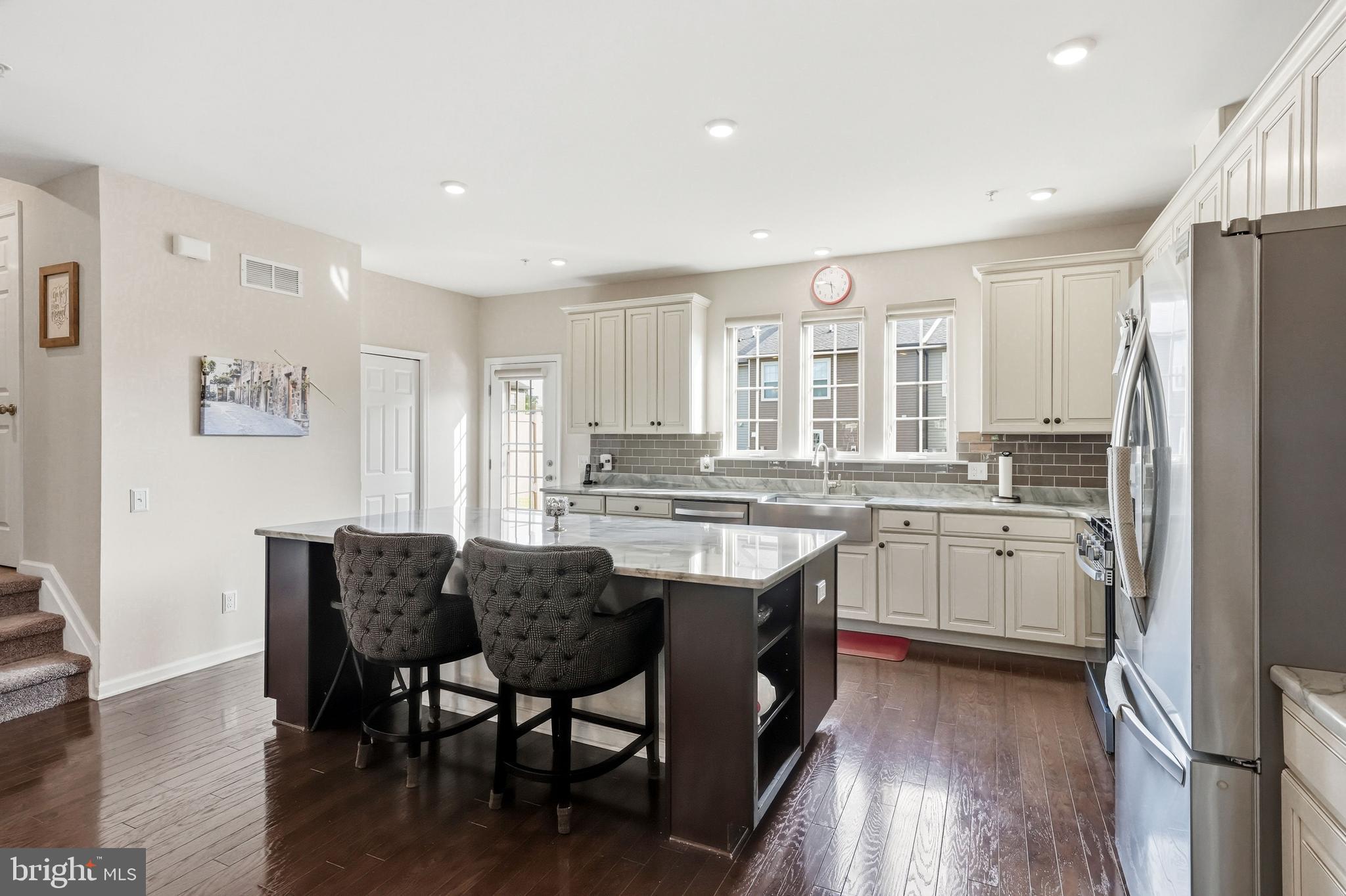 TALL OAKS - Residential