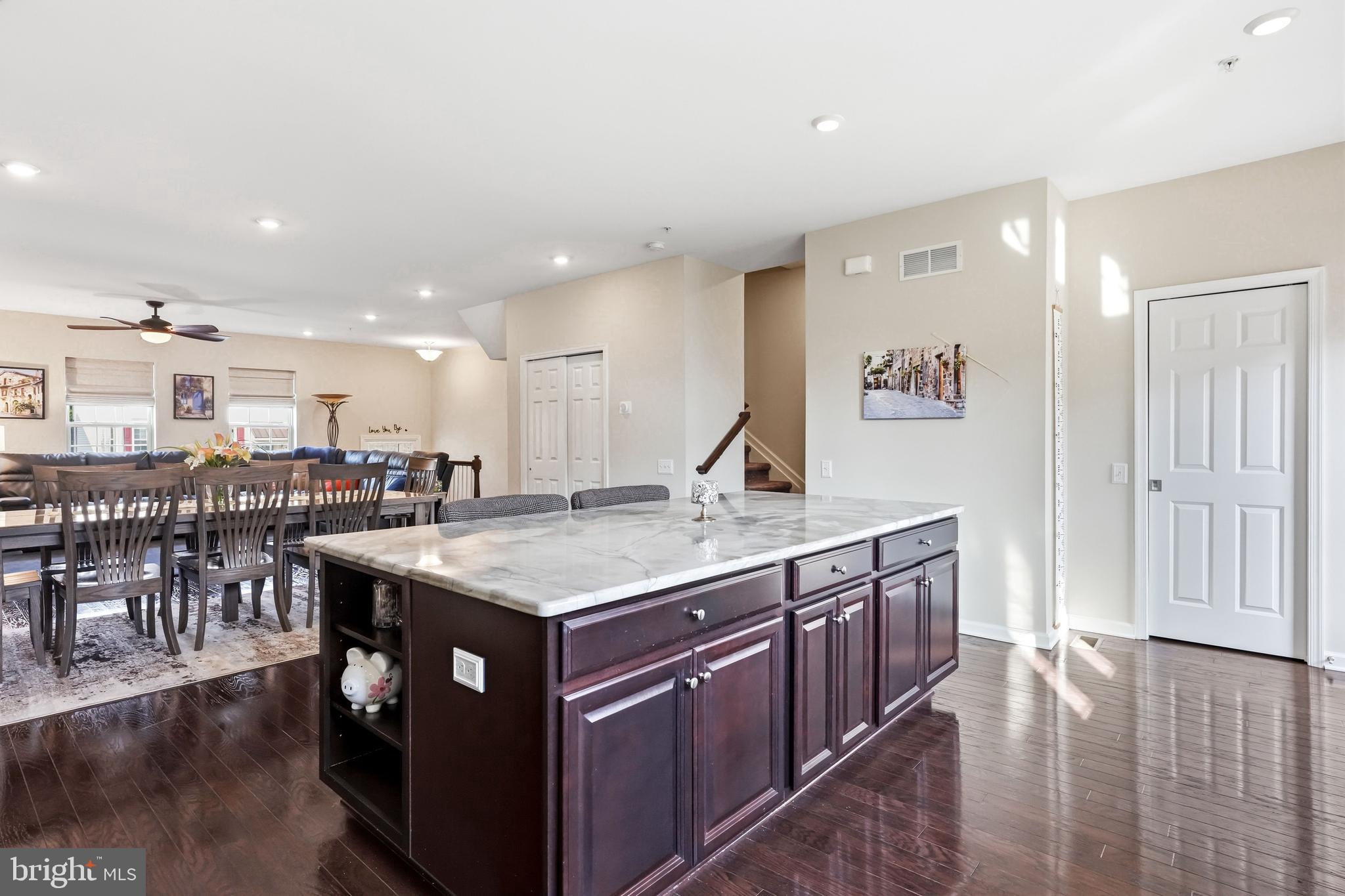 TALL OAKS - Residential