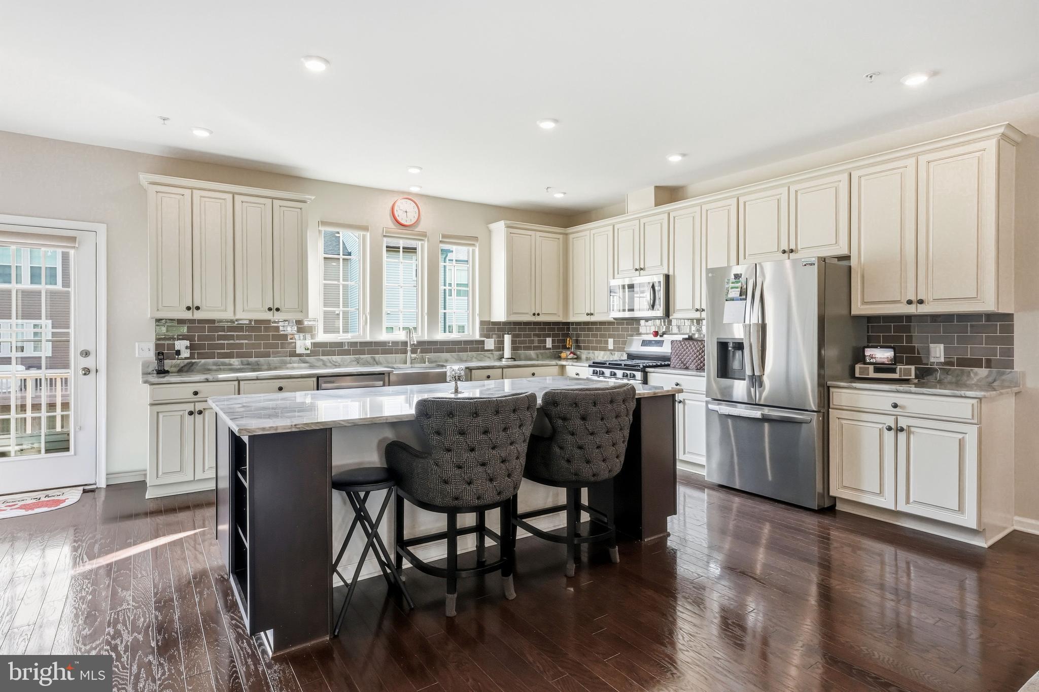 TALL OAKS - Residential