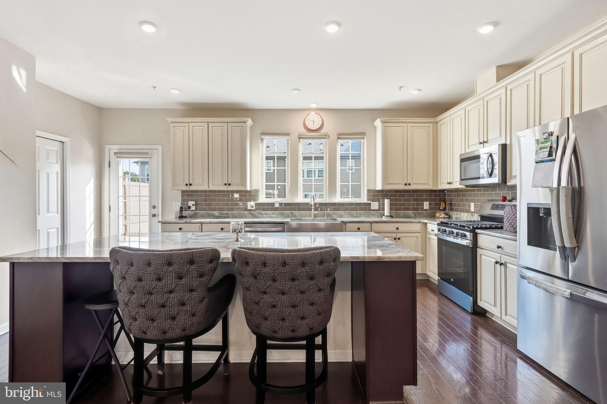 TALL OAKS - Residential