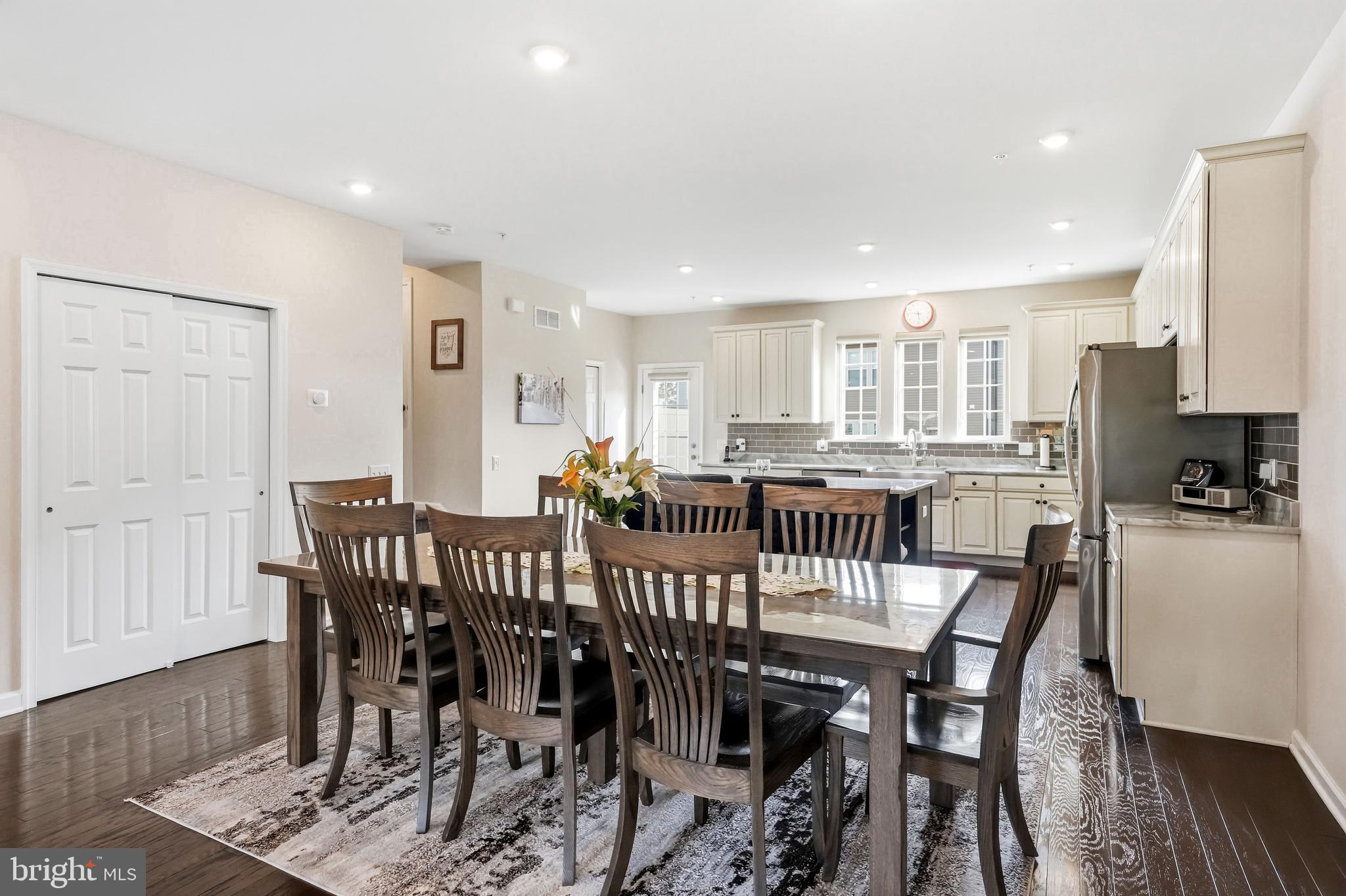 TALL OAKS - Residential