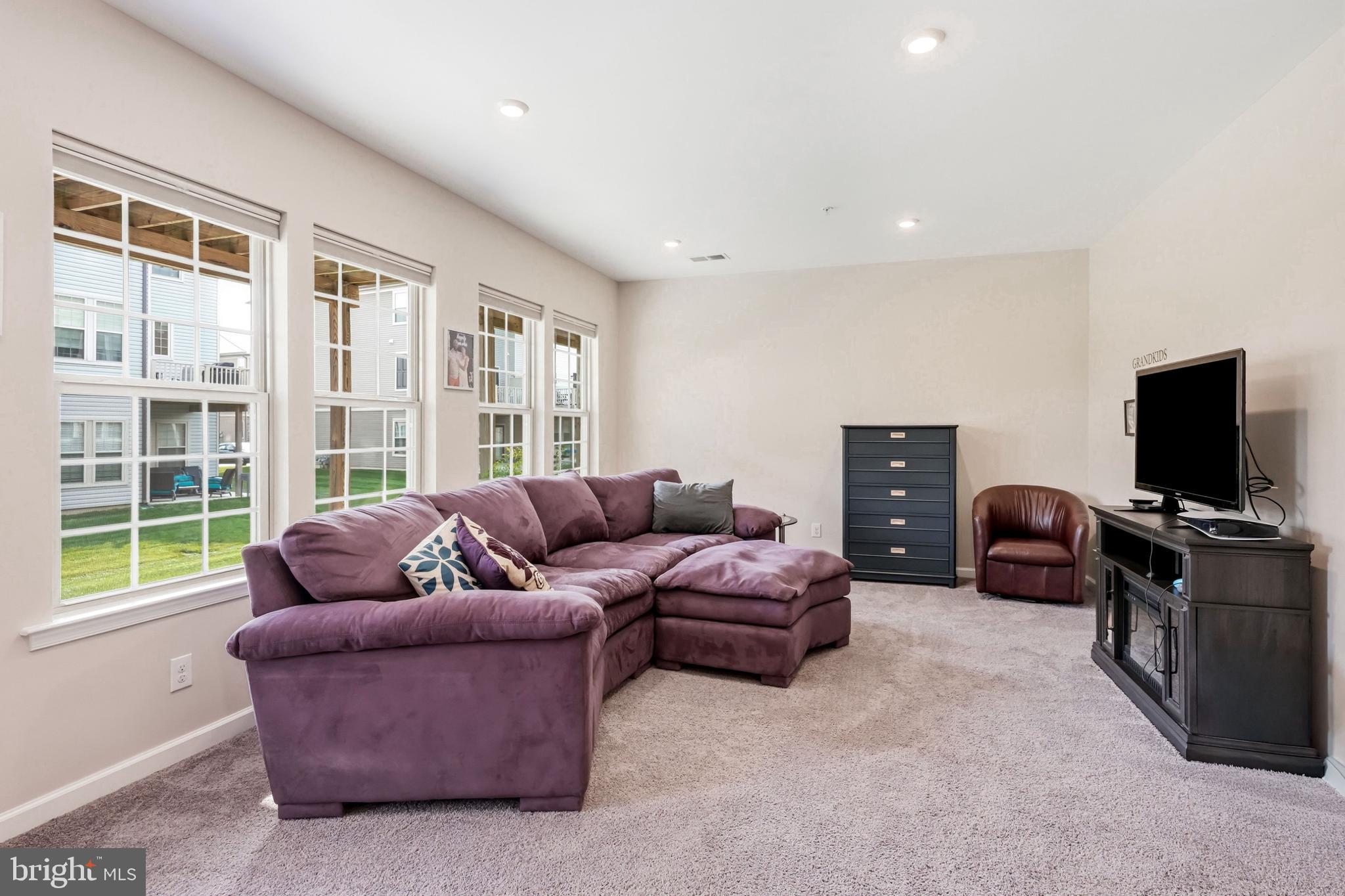 TALL OAKS - Residential